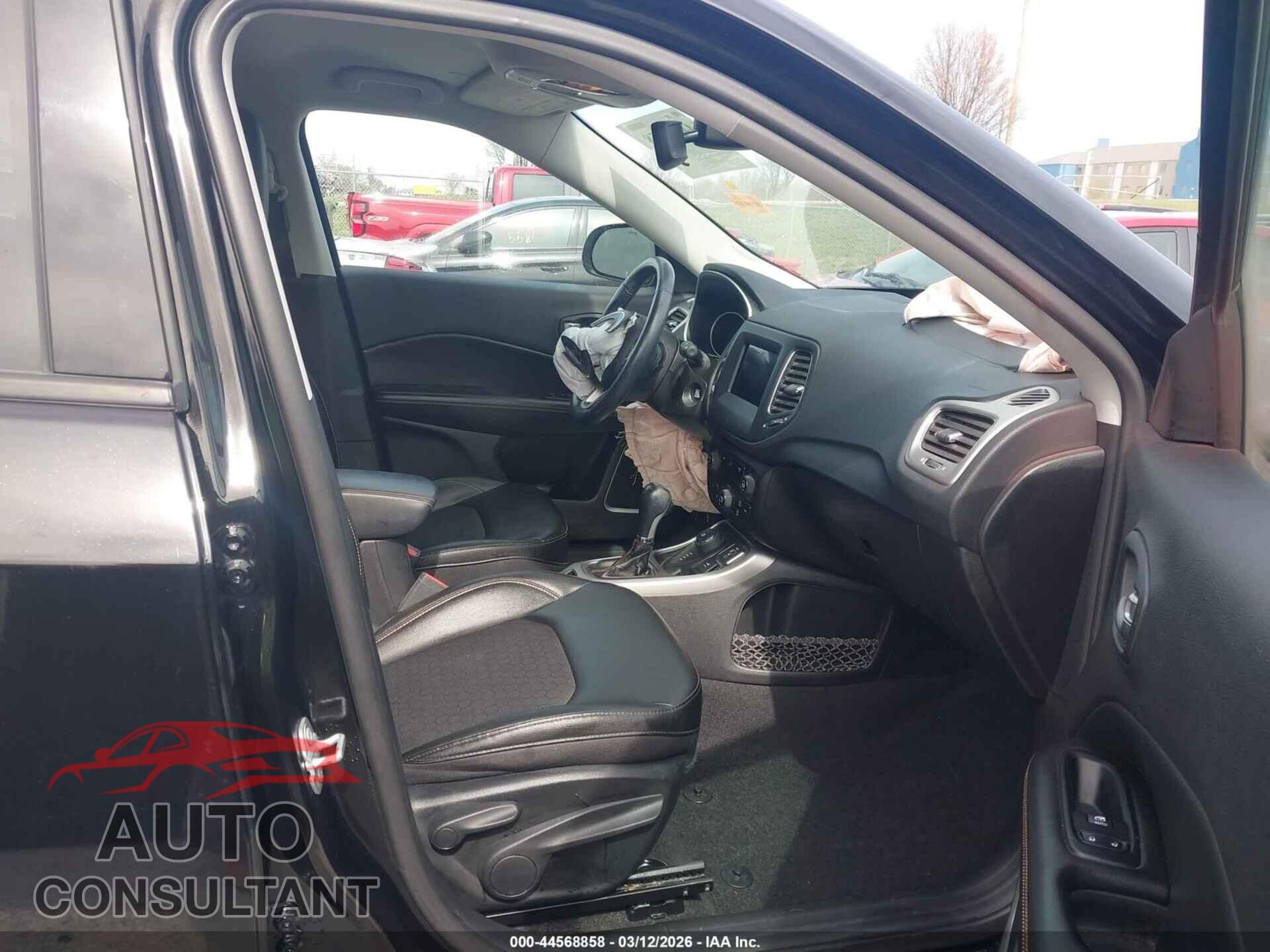 JEEP COMPASS 2020 - 3C4NJDBB4LT150077