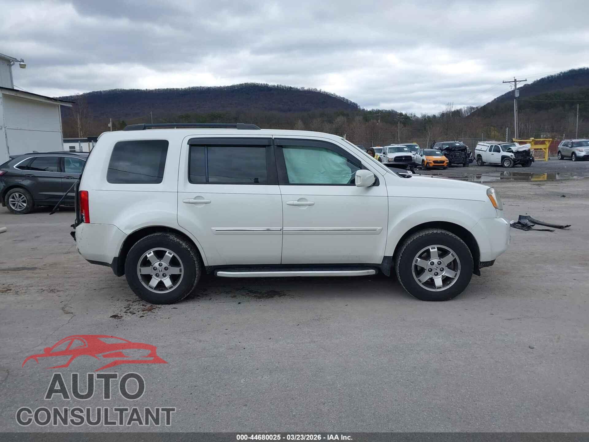 HONDA PILOT 2011 - 5FNYF4H98BB014213