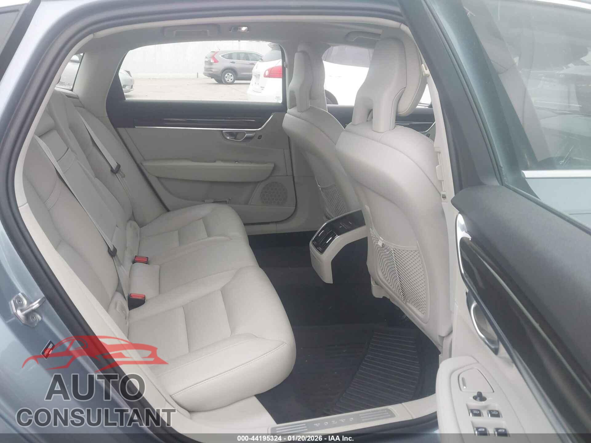 VOLVO S90 2018 - LVY982AK0JP022075