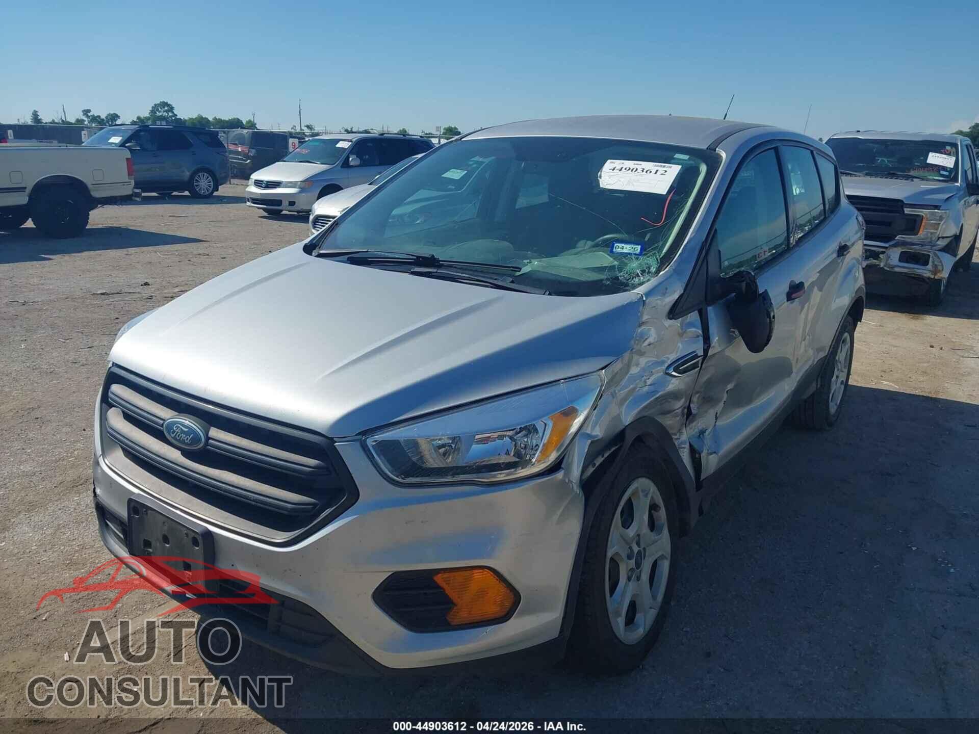 FORD ESCAPE 2017 - 1FMCU0F73HUD28177