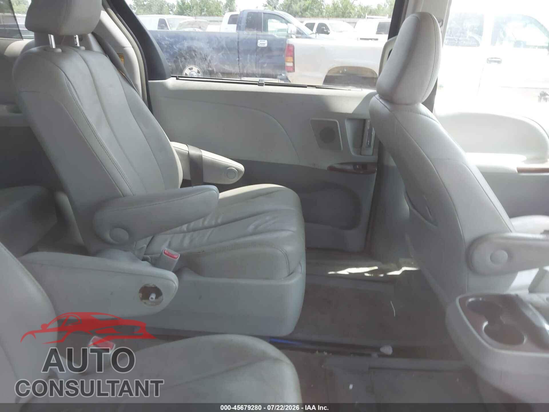 TOYOTA SIENNA 2013 - 5TDDK3DC1DS071406