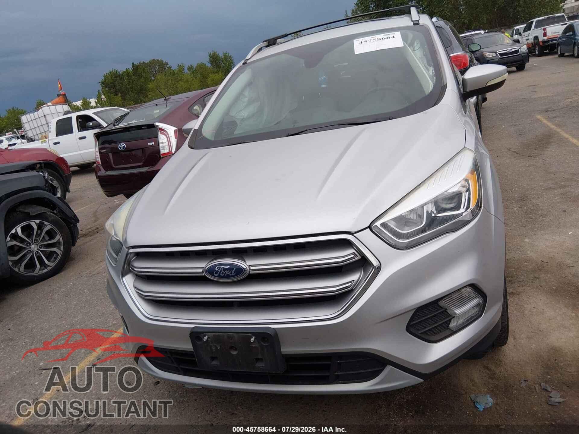 FORD ESCAPE 2017 - 1FMCU9J93HUD36941