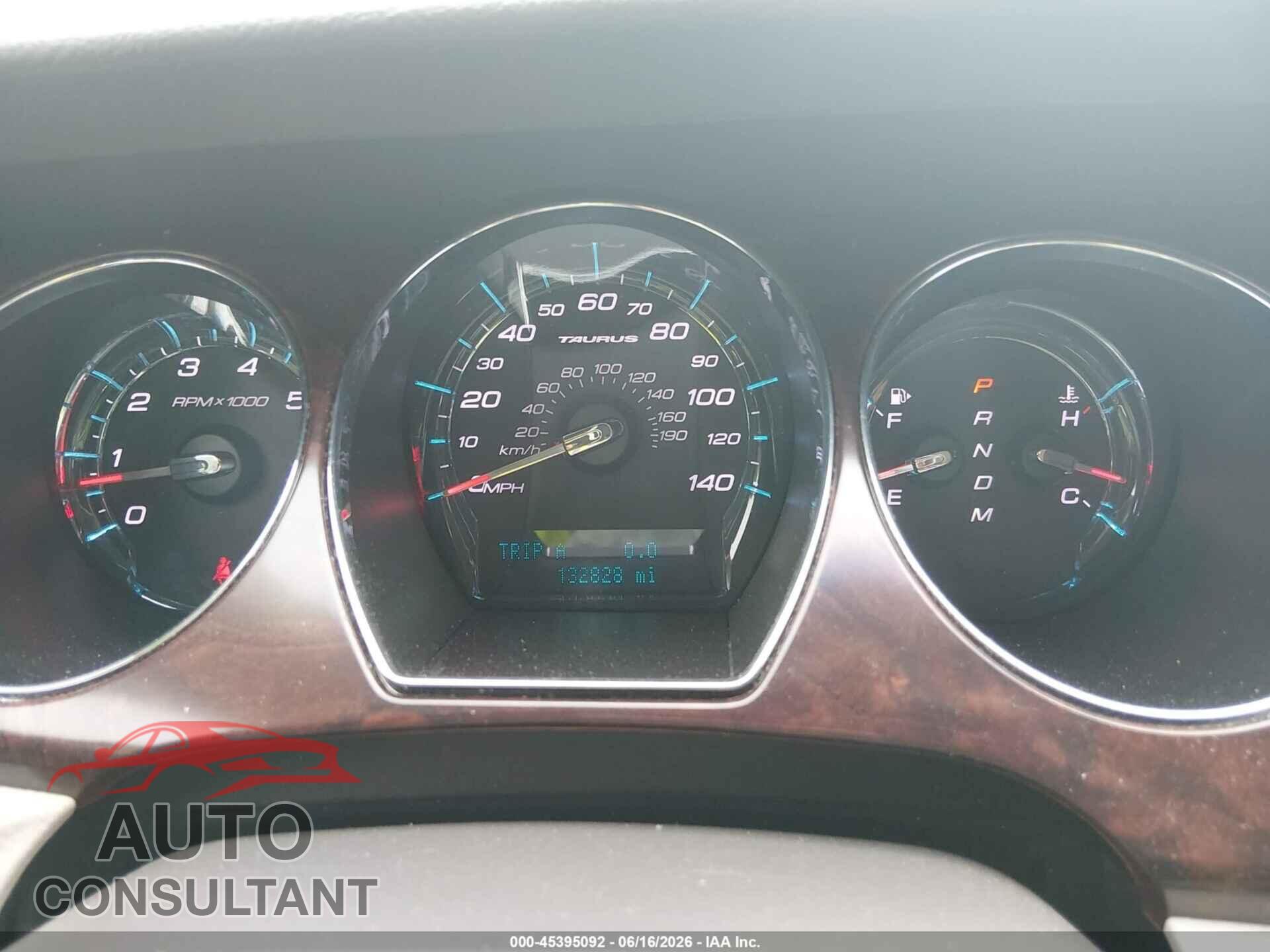 FORD TAURUS 2010 - 1FAHP2FW8AG168182