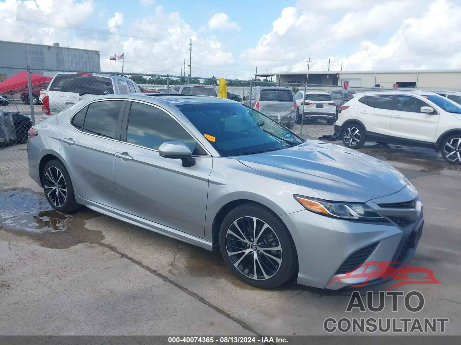 TOYOTA CAMRY 2018 - 4T1B11HK3JU158047