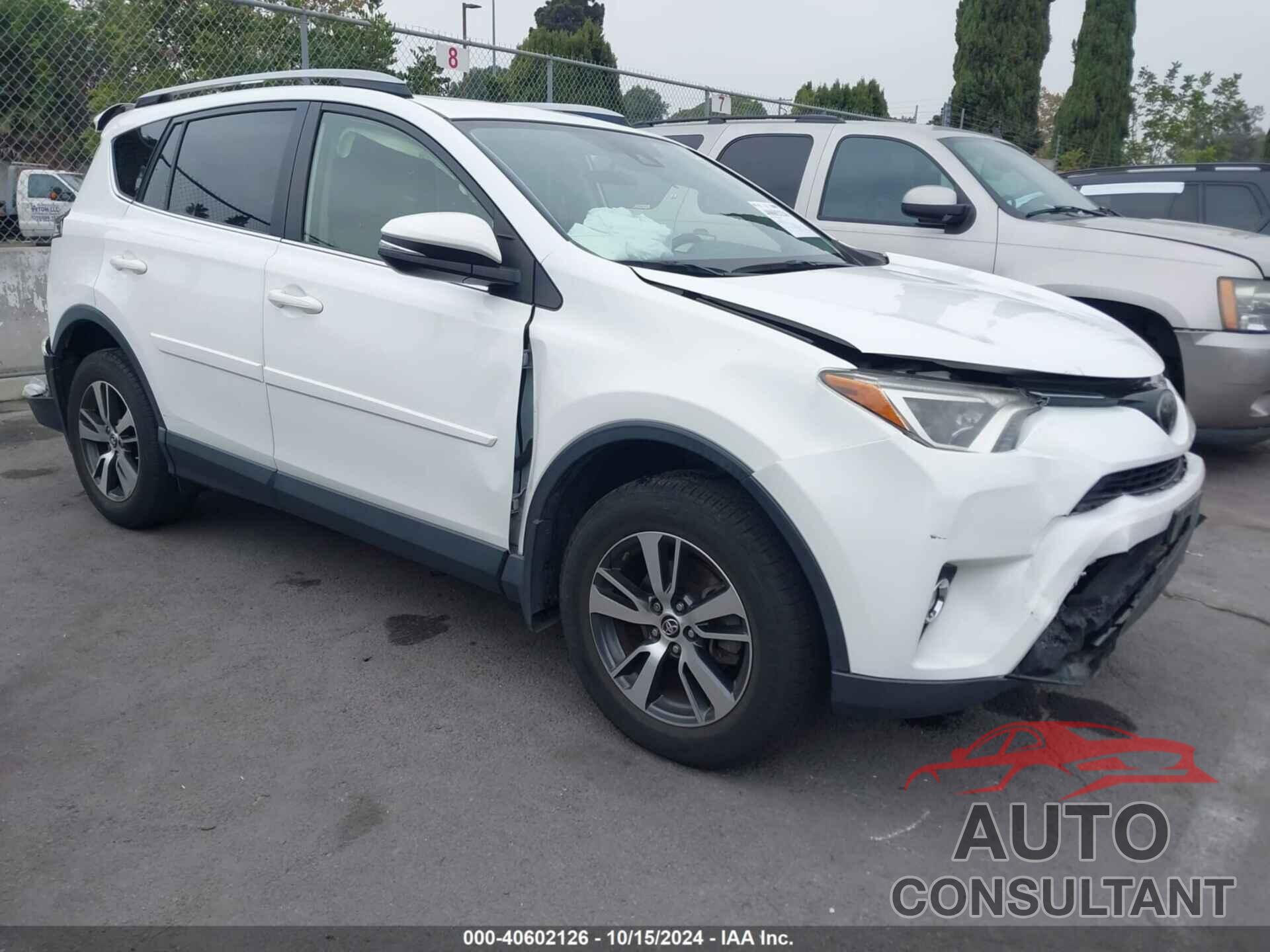 TOYOTA RAV4 2017 - JTMRFREV5HJ163781