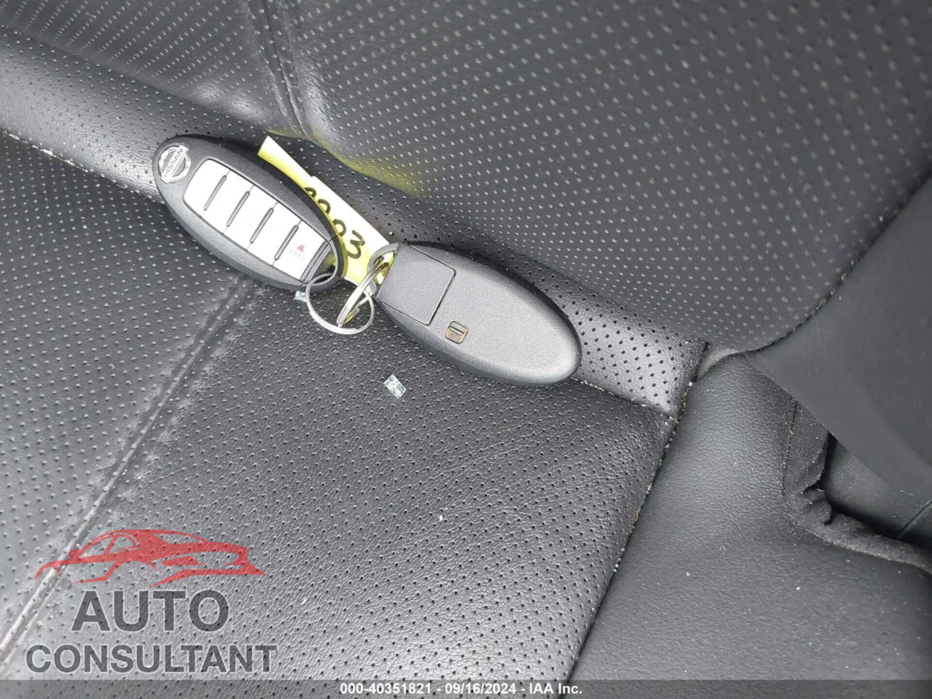 NISSAN PATHFINDER 2017 - 5N1DR2MM3HC670633