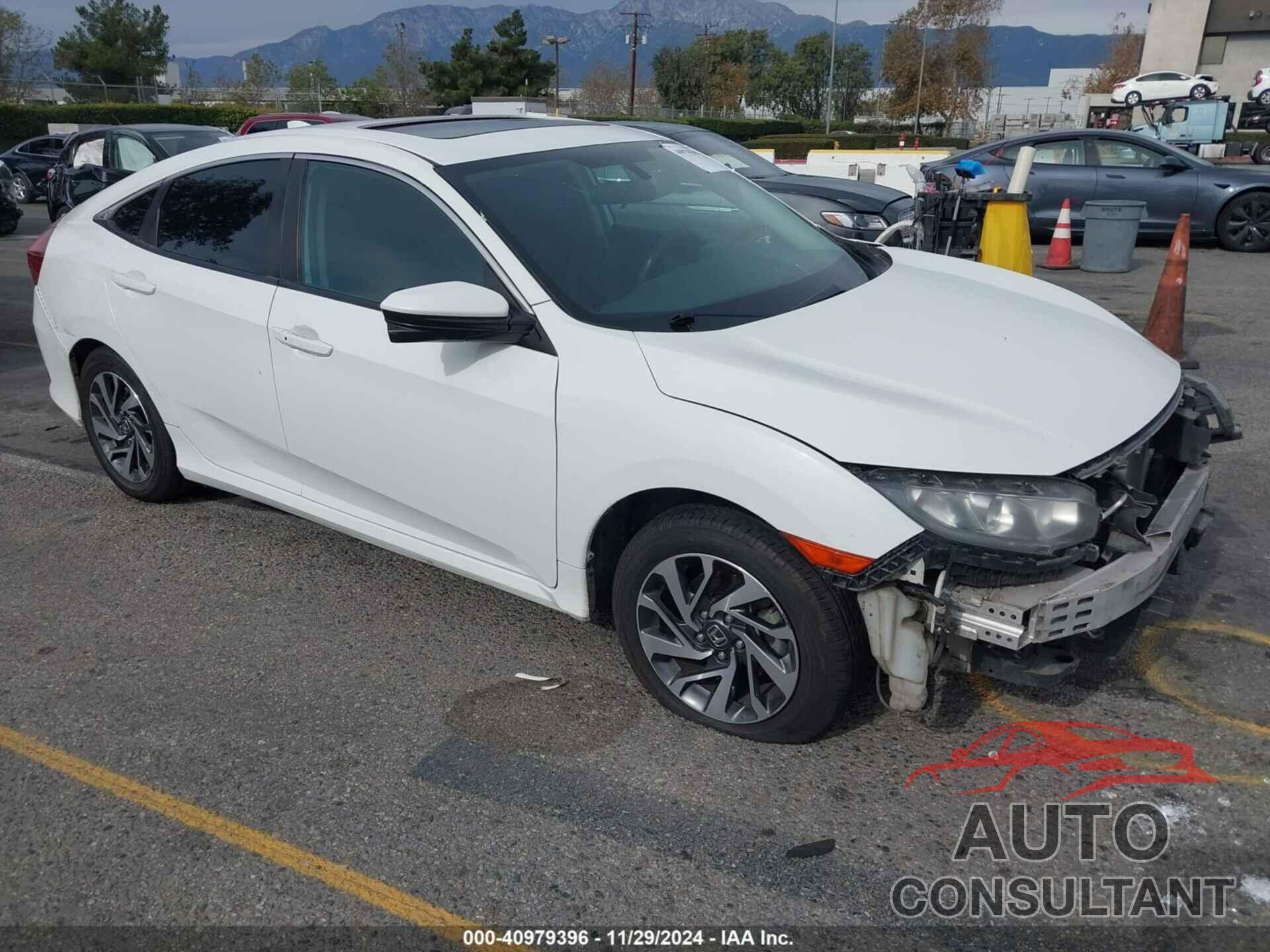 HONDA CIVIC 2018 - 2HGFC2F79JH569395