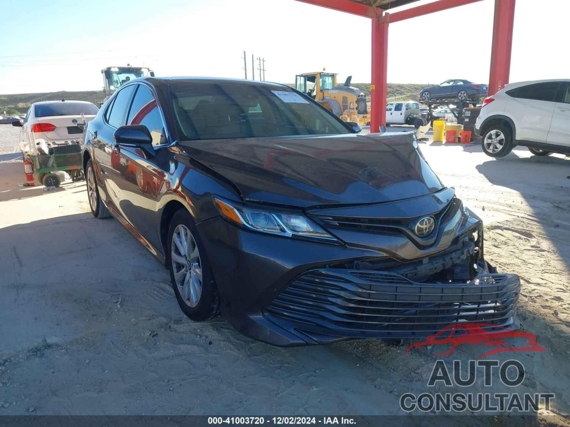 TOYOTA CAMRY 2018 - 4T1B11HK1JU652715