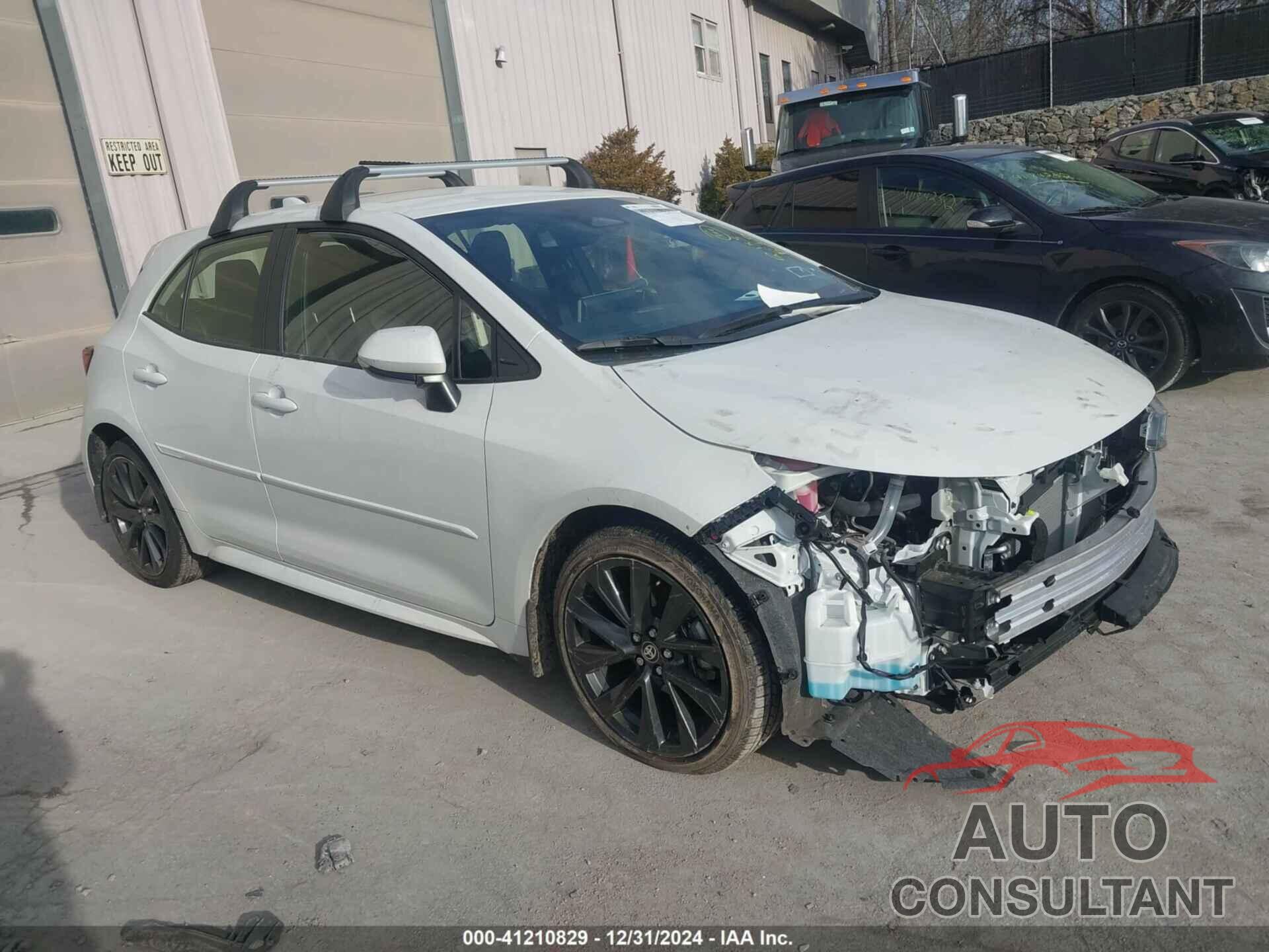 TOYOTA COROLLA 2024 - JTNC4MBE1R3221454