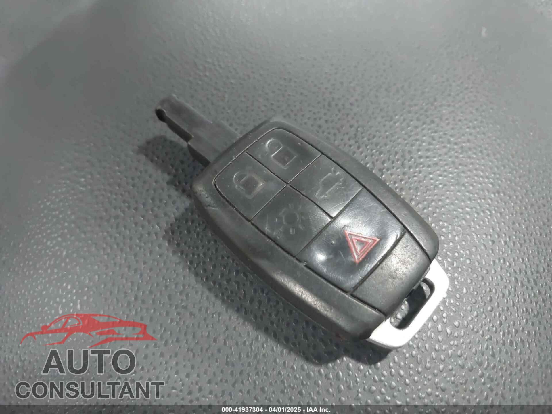 VOLVO C30 2011 - YV1672MK3B2193484