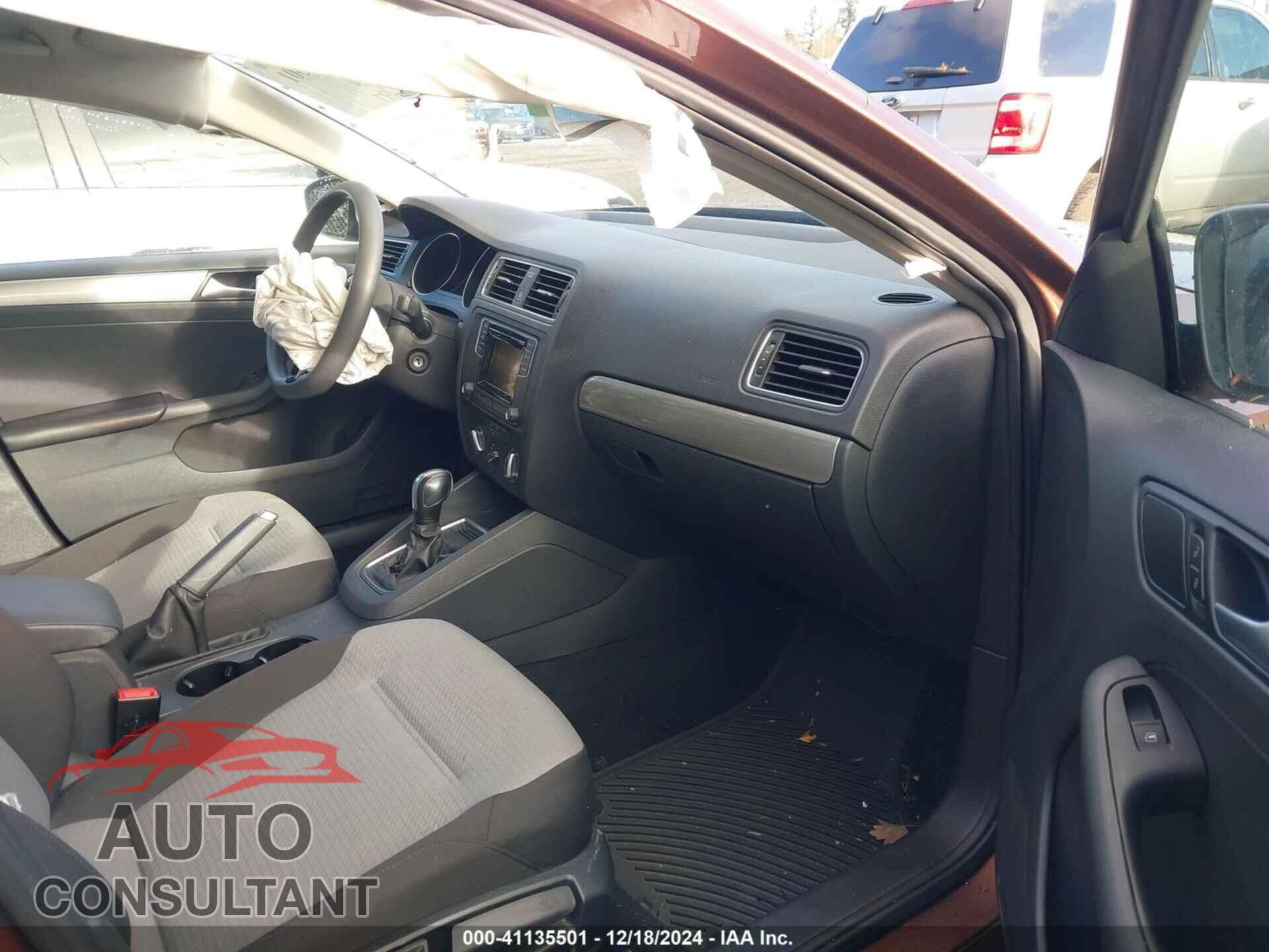 VOLKSWAGEN JETTA 2017 - 3VW2B7AJ9HM291395