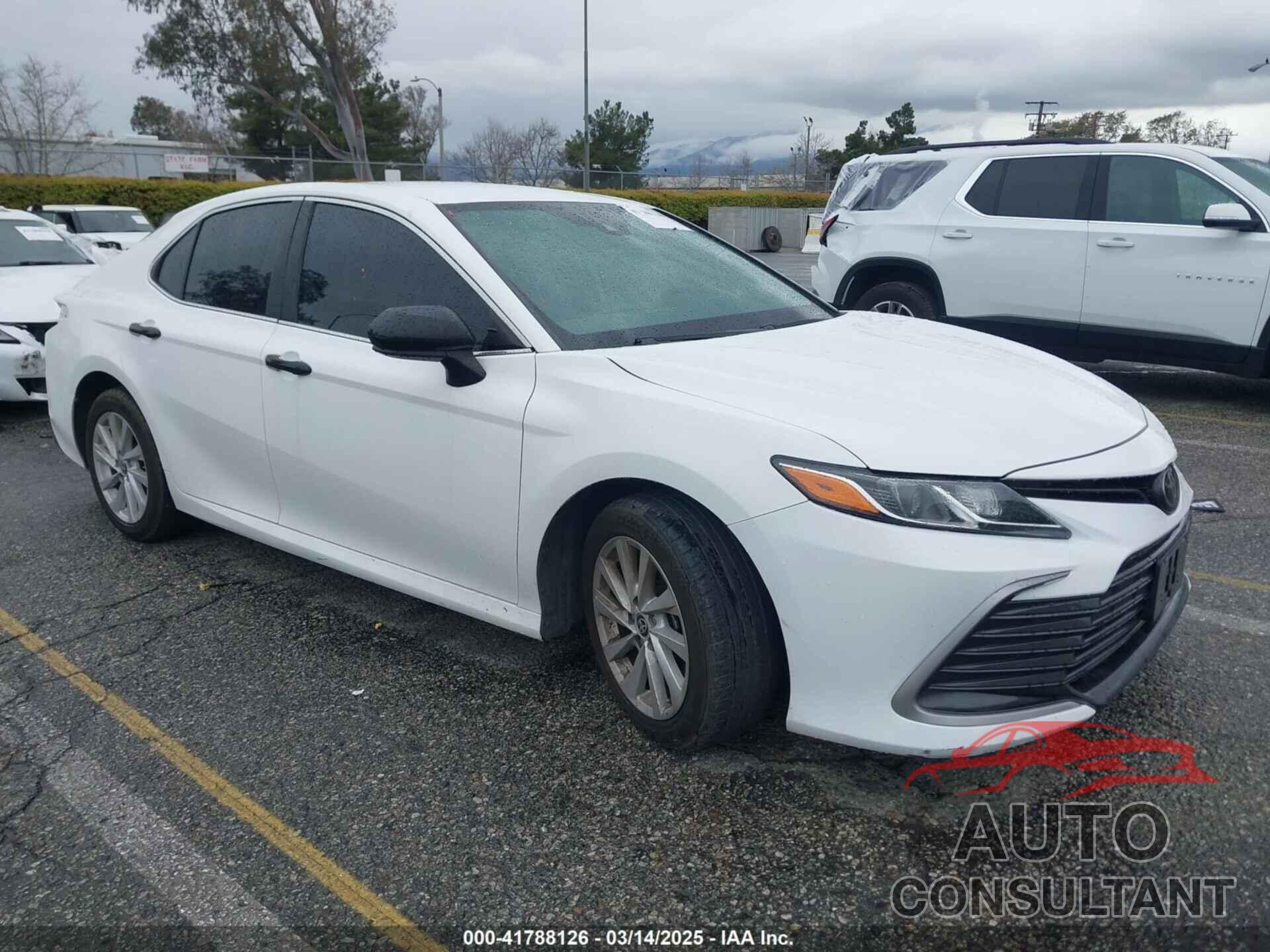 TOYOTA CAMRY 2022 - 4T1C11AK3NU694145