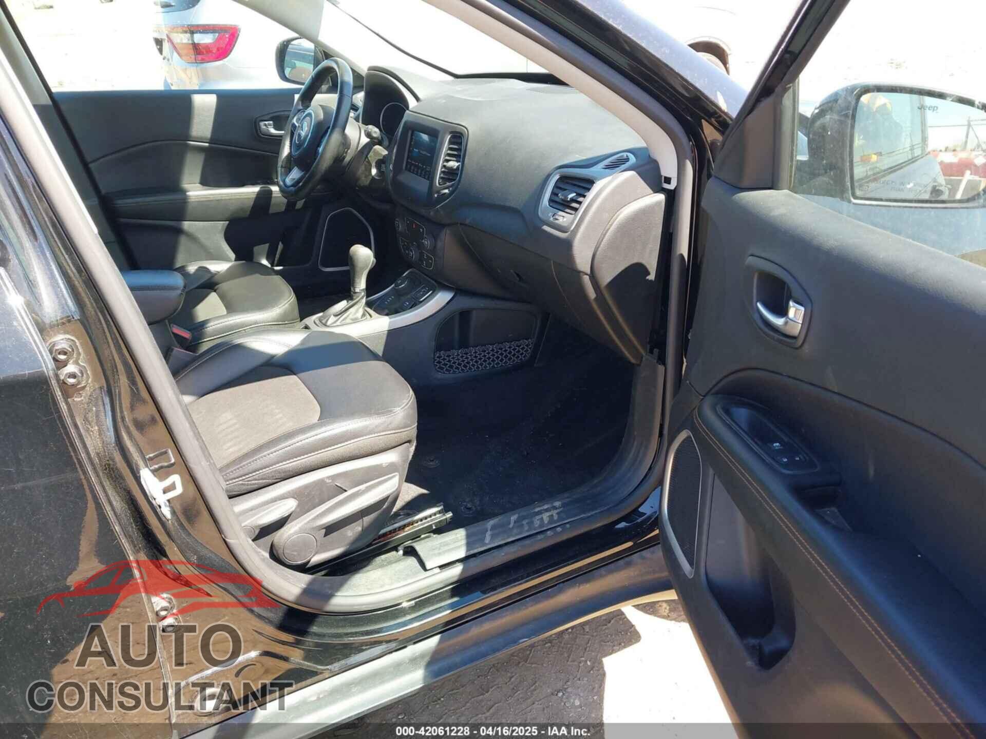 JEEP COMPASS 2018 - 3C4NJDBB6JT101024
