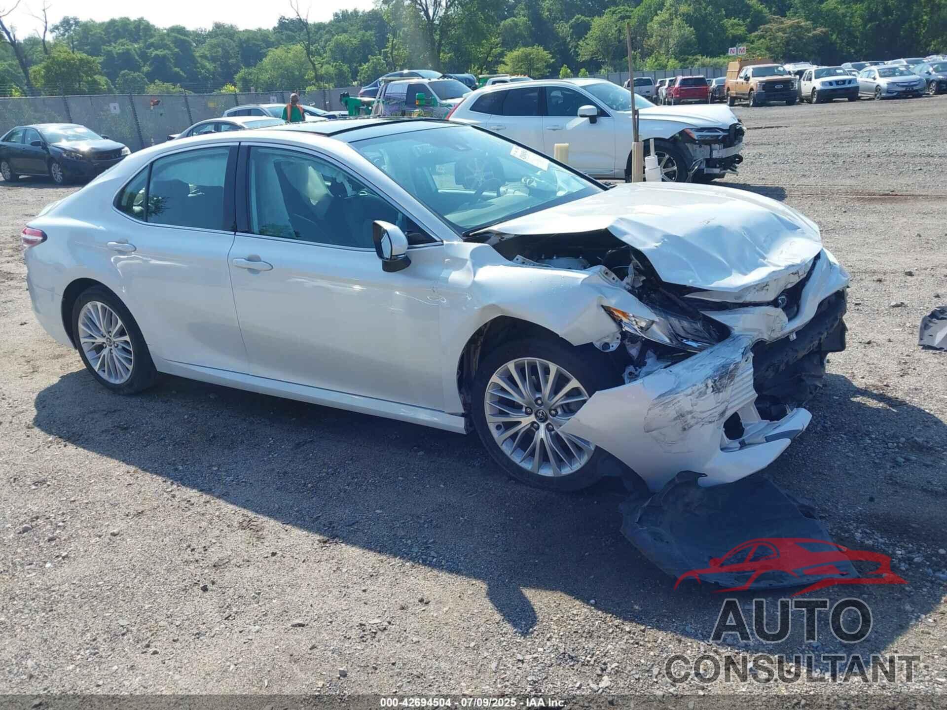 TOYOTA CAMRY 2020 - 4T1F11AK8LU884078