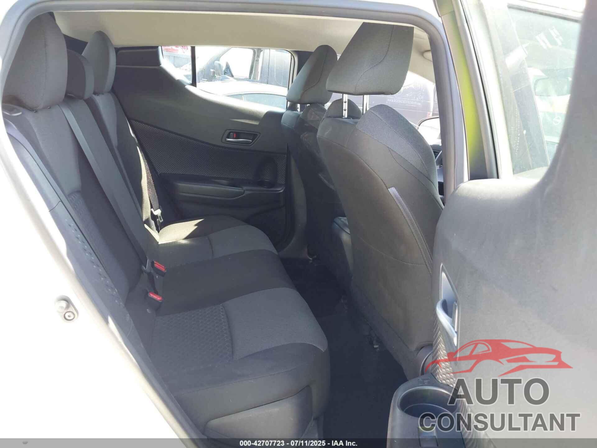 TOYOTA C-HR 2021 - JTNKHMBX0M1116166