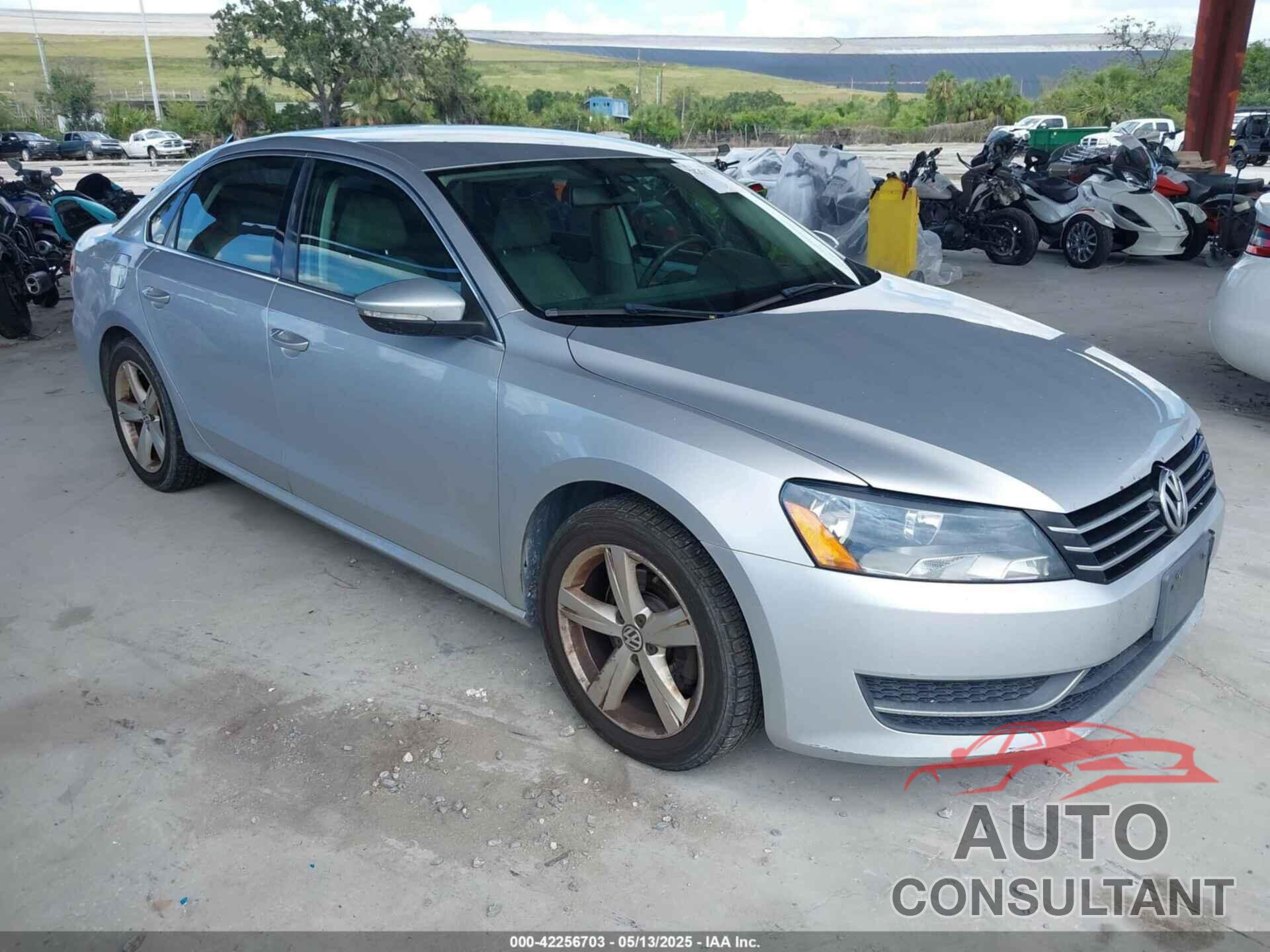 VOLKSWAGEN PASSAT 2012 - 1VWBP7A33CC036139