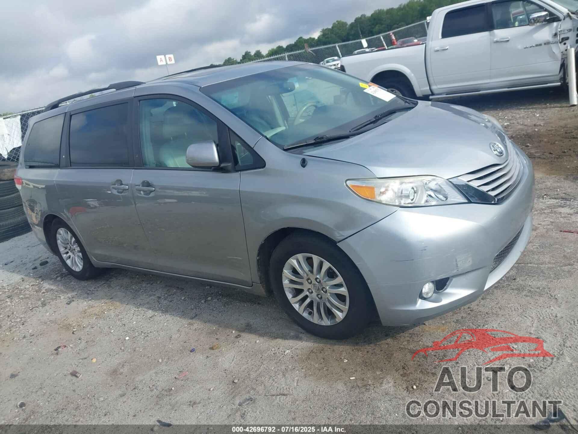 TOYOTA SIENNA 2013 - 5TDYK3DC1DS360299
