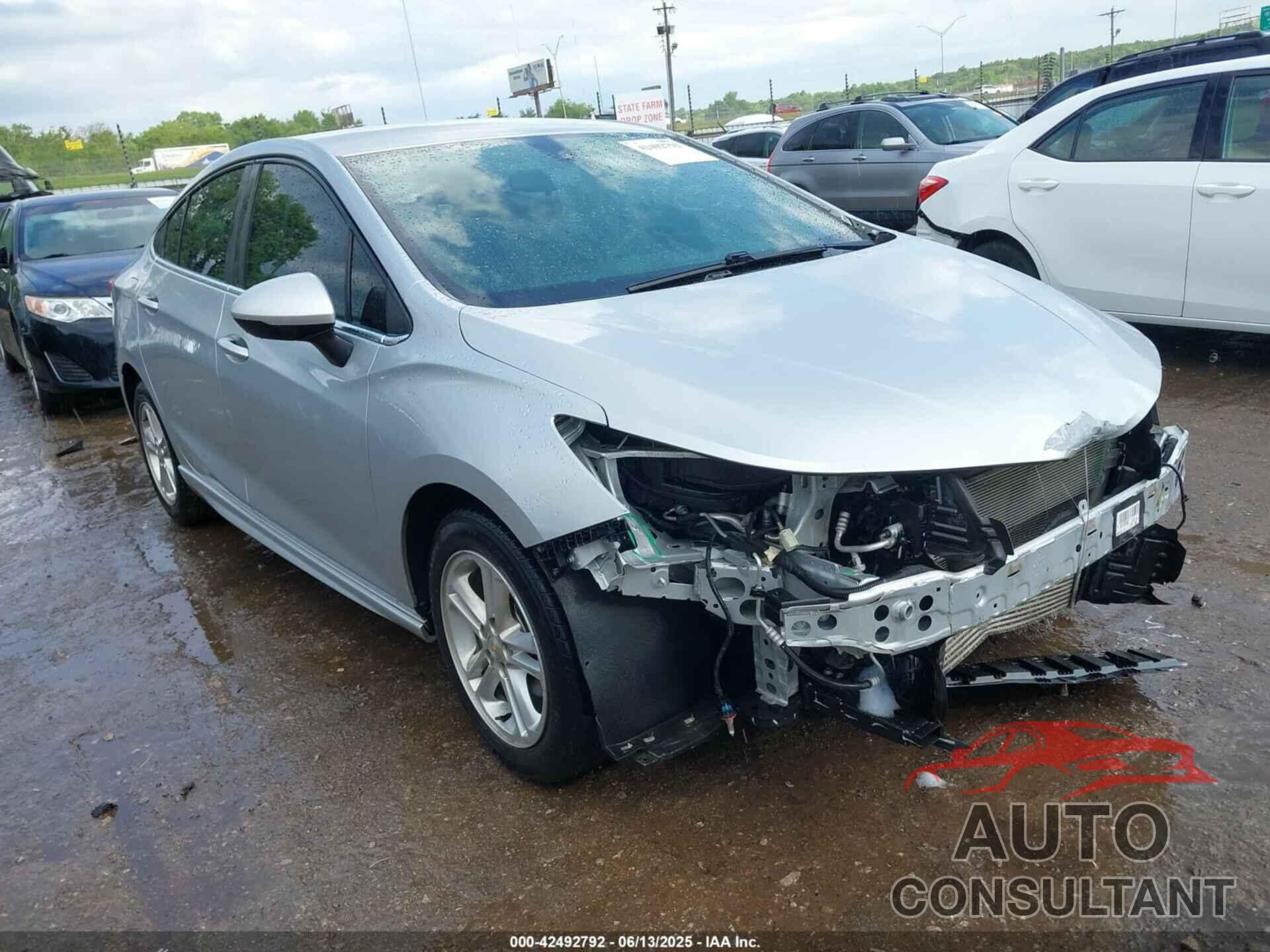 CHEVROLET CRUZE 2018 - 1G1BE5SM1J7137876