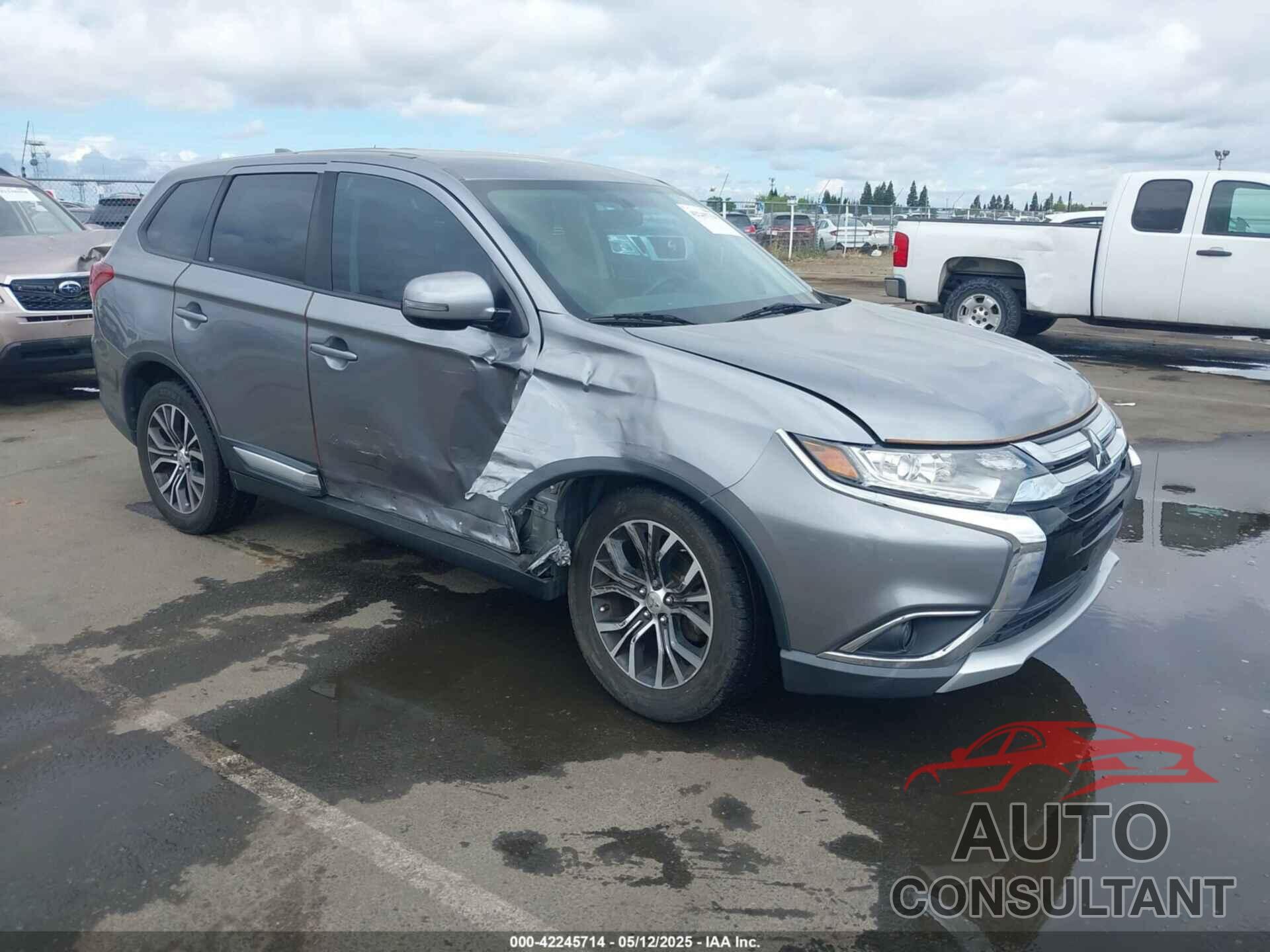 MITSUBISHI OUTLANDER 2018 - JA4AD3A31JZ016055