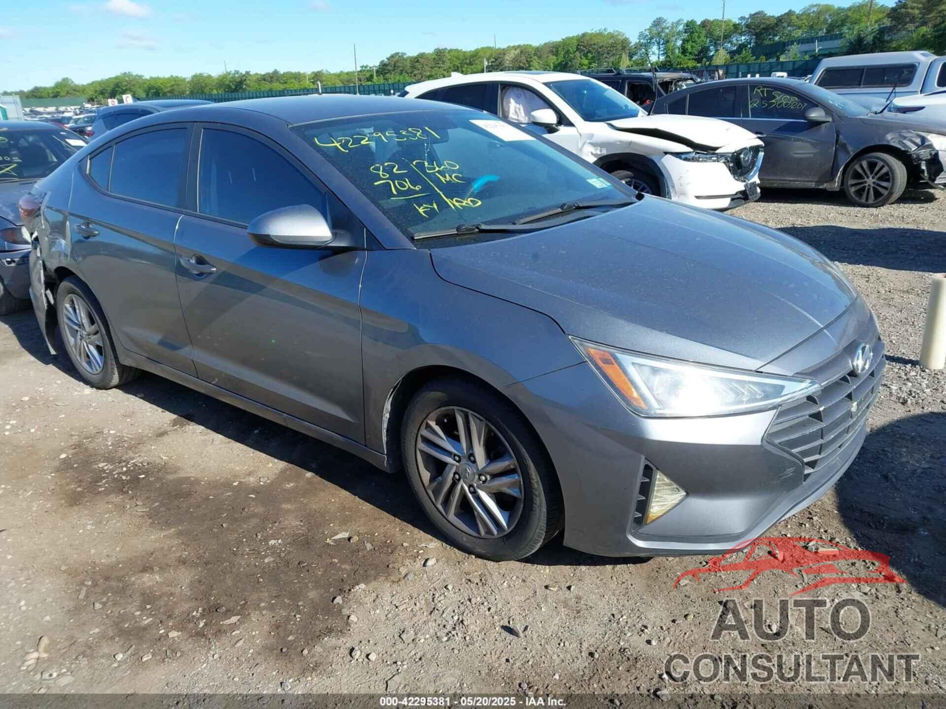 HYUNDAI ELANTRA 2019 - KMHD74LF0KU811955