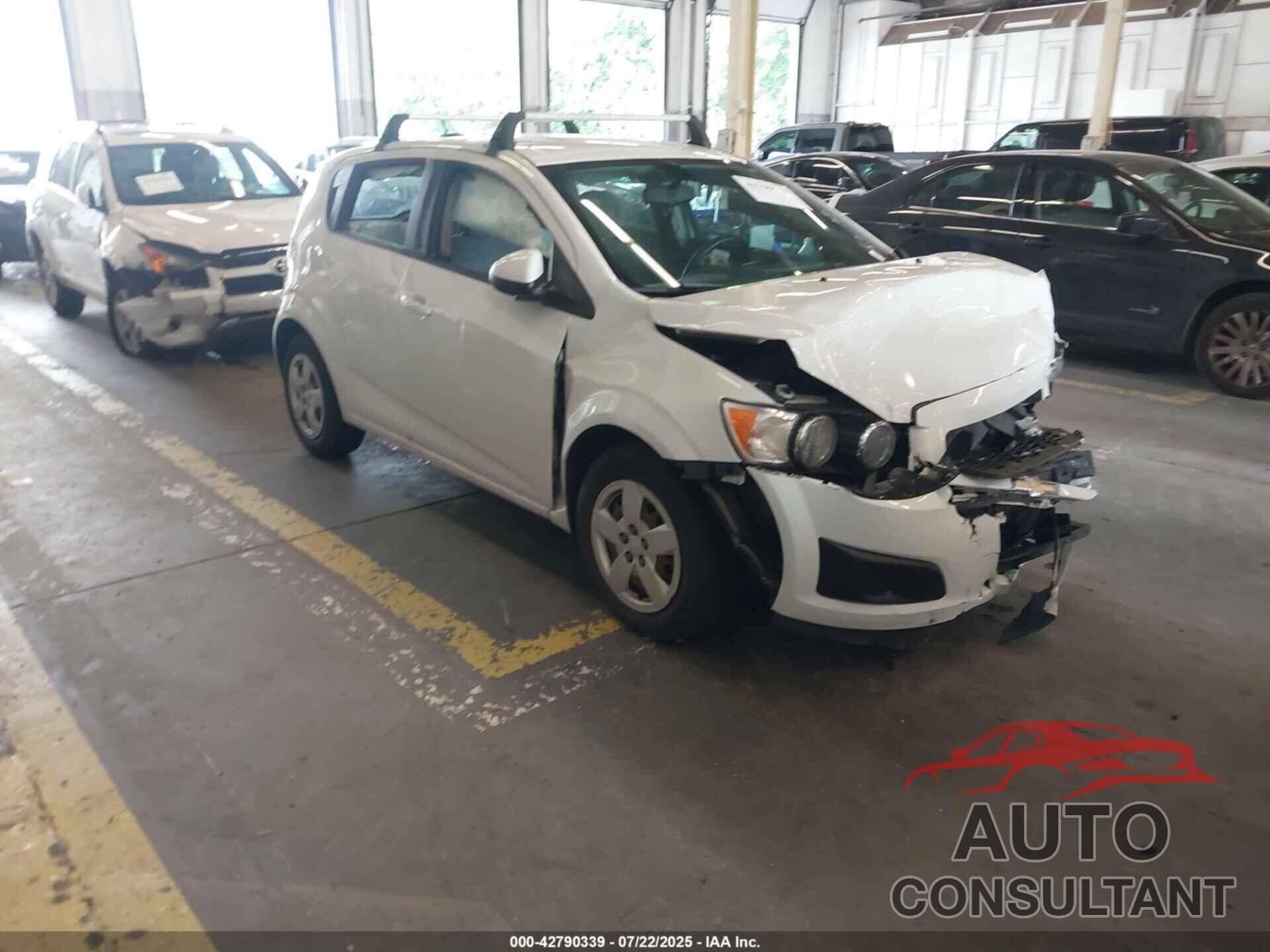 CHEVROLET SONIC 2015 - 1G1JB6SG0F4161647
