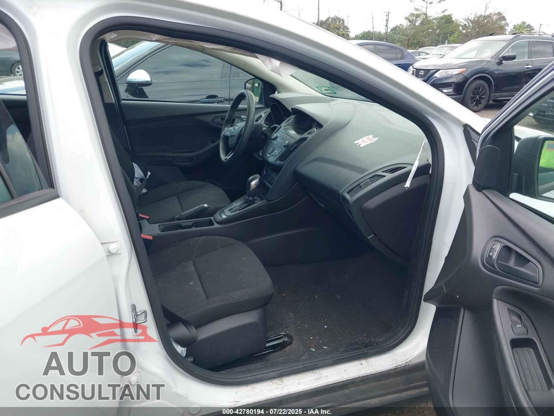 FORD FOCUS 2018 - 1FADP3E27JL283964