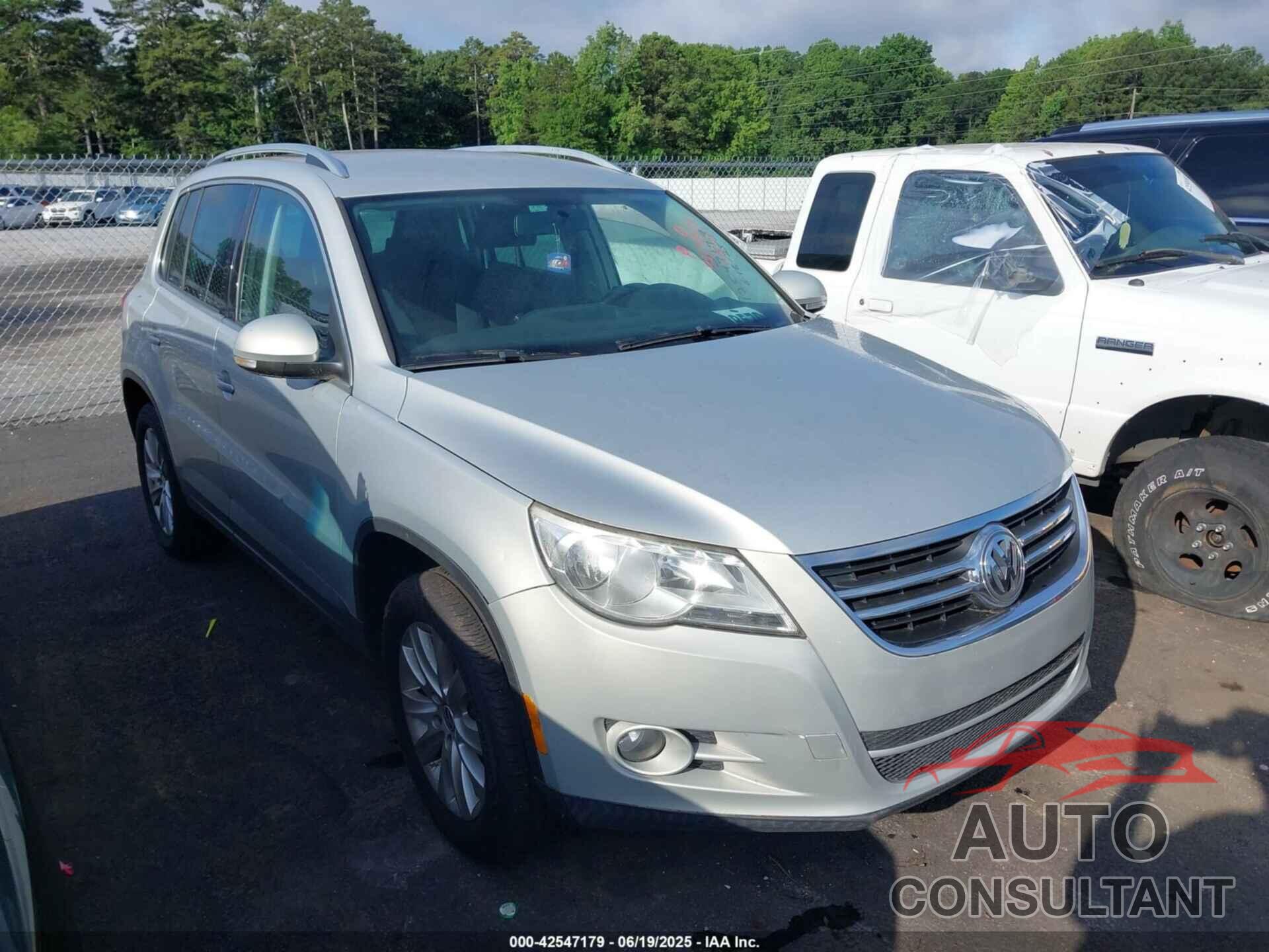 VOLKSWAGEN TIGUAN 2010 - WVGAV7AXXAW000155
