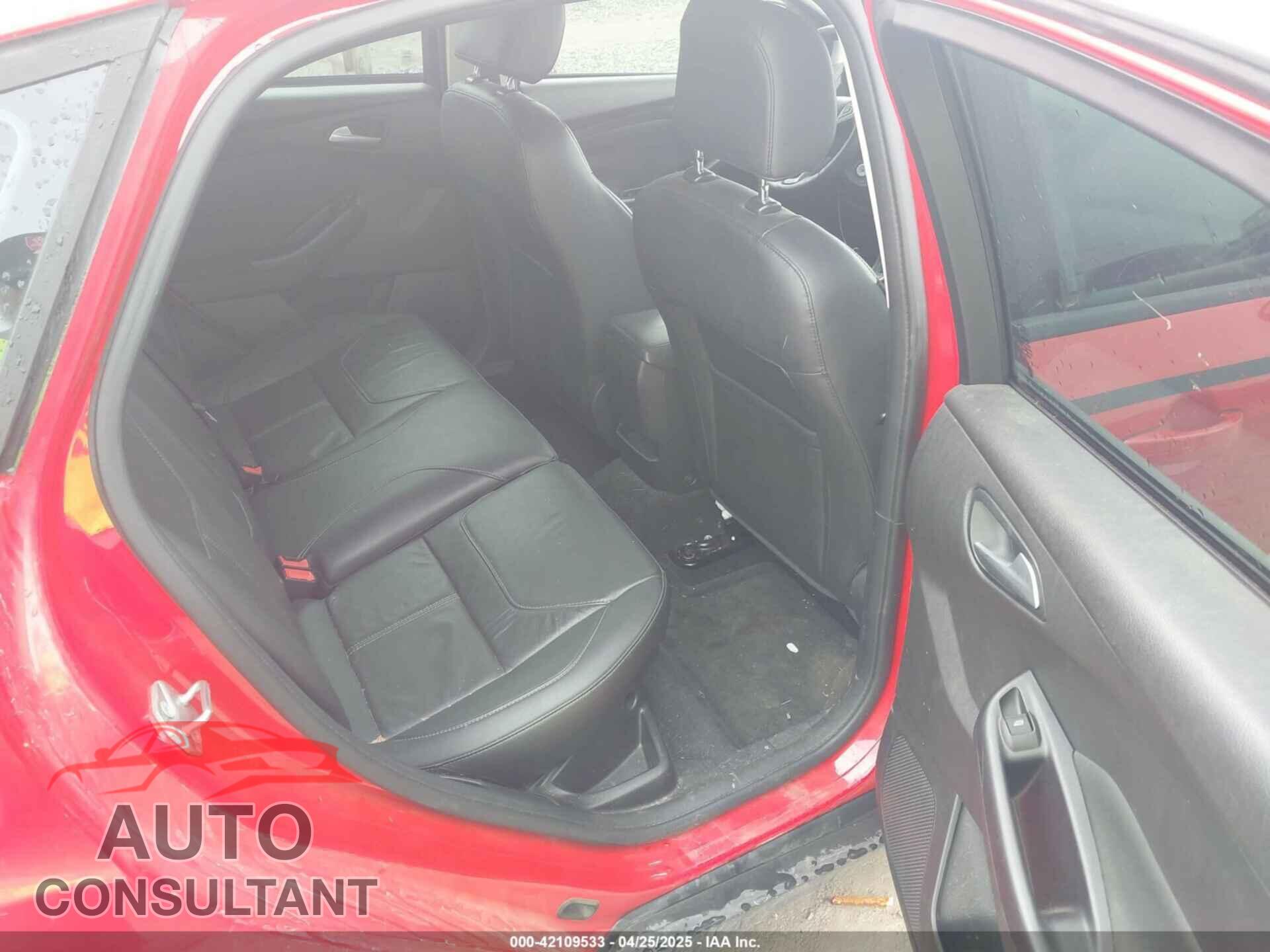 FORD FOCUS 2015 - 1FADP3K29FL366128