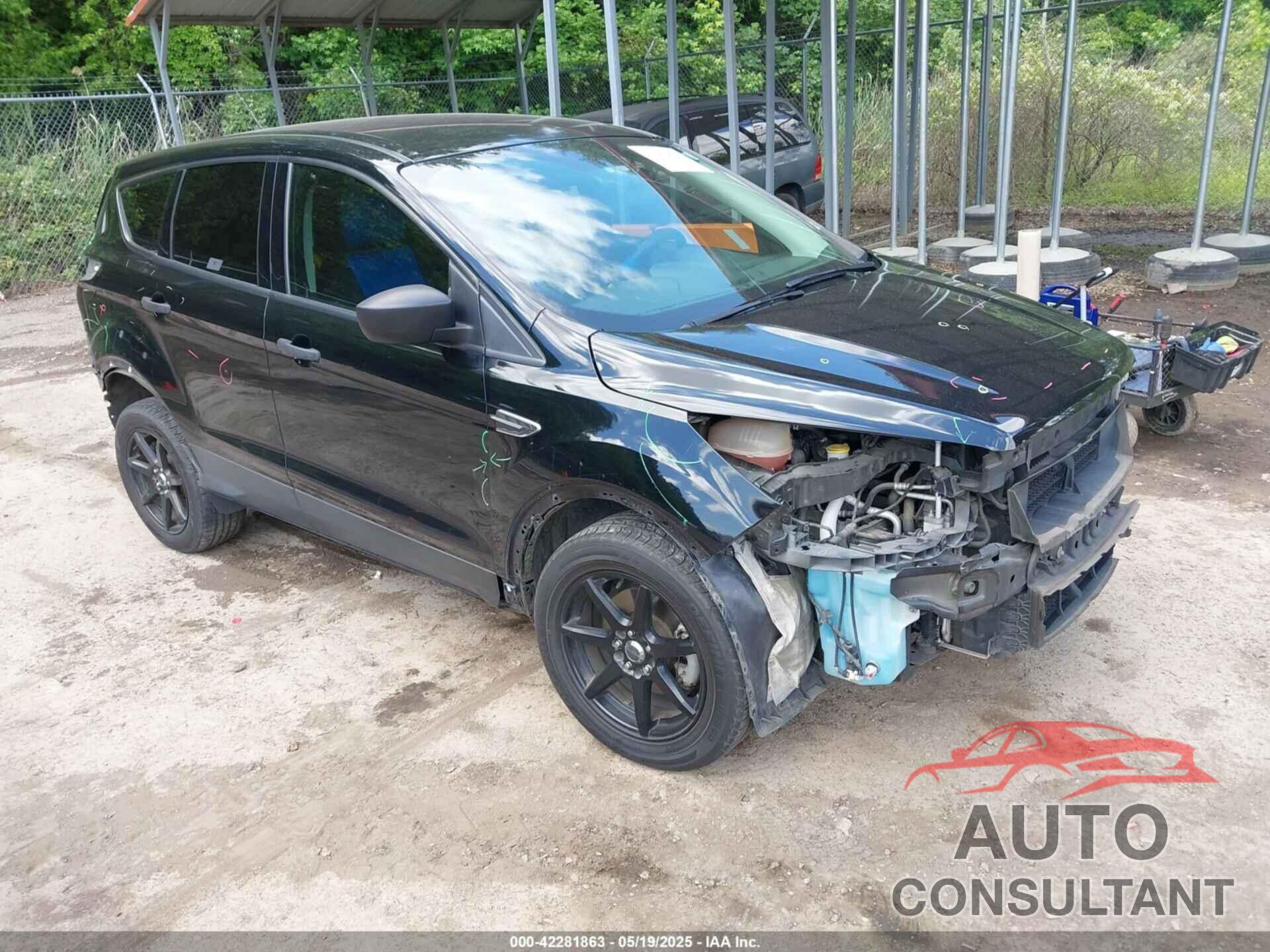 FORD ESCAPE 2017 - 1FMCU0F76HUD05394
