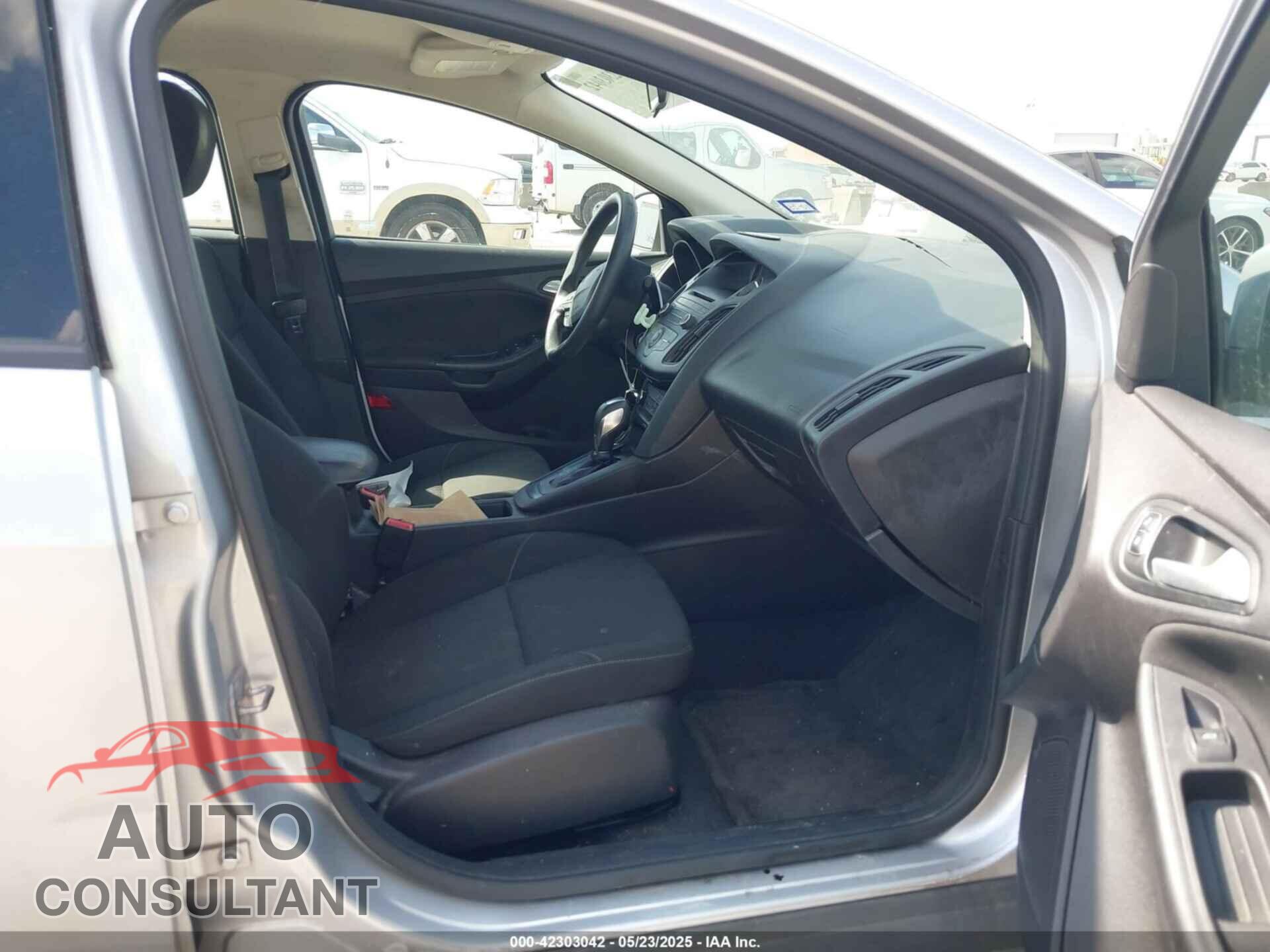 FORD FOCUS 2015 - 1FADP3F26FL261881