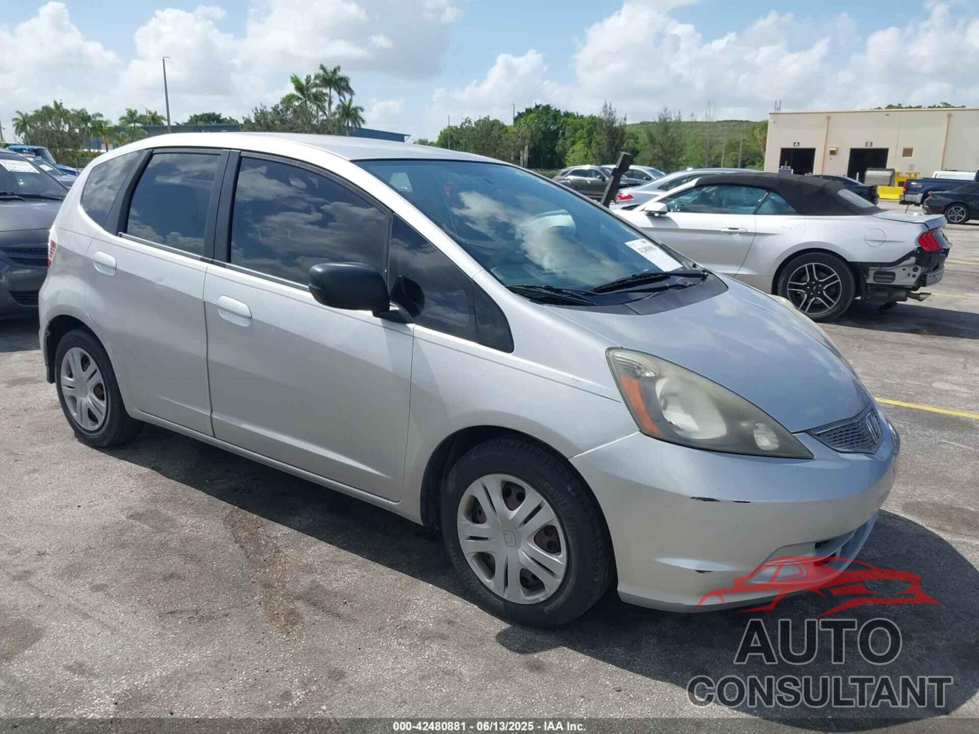 HONDA FIT 2011 - JHMGE8H32BC016763