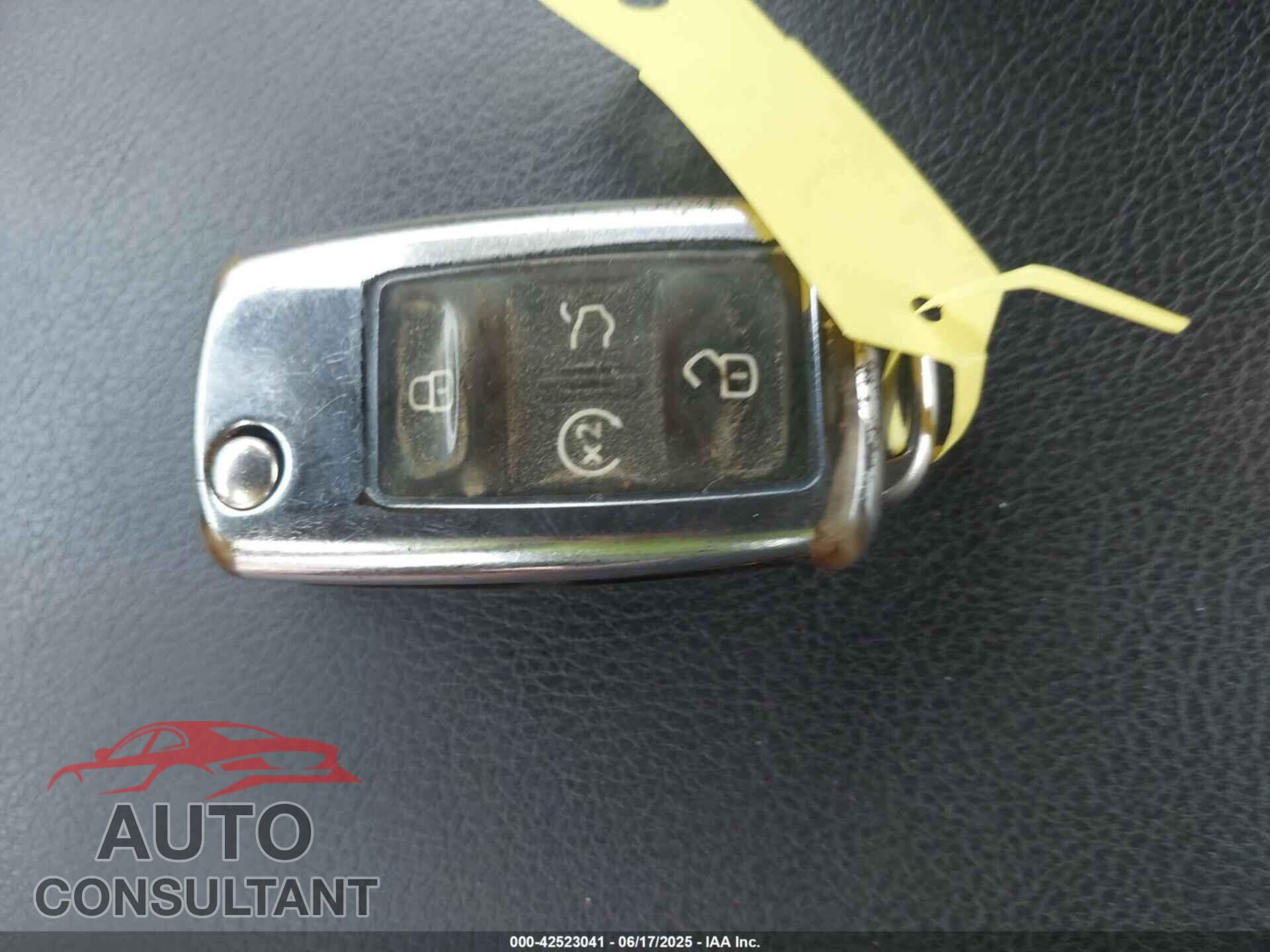 VOLKSWAGEN PASSAT 2014 - 1VWCT7A37EC005768