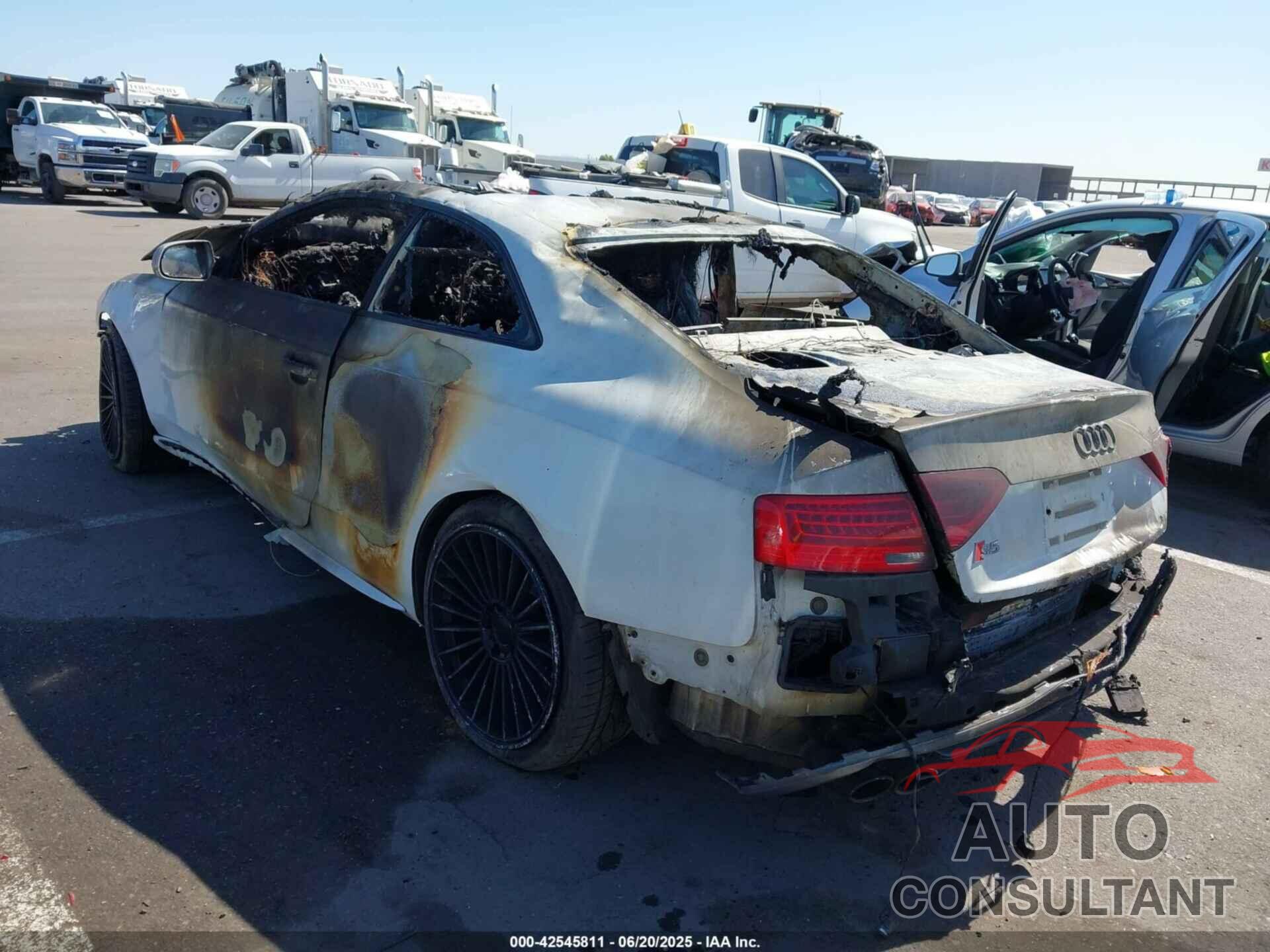 AUDI S5 2014 - WAUVGAFR8EA044372