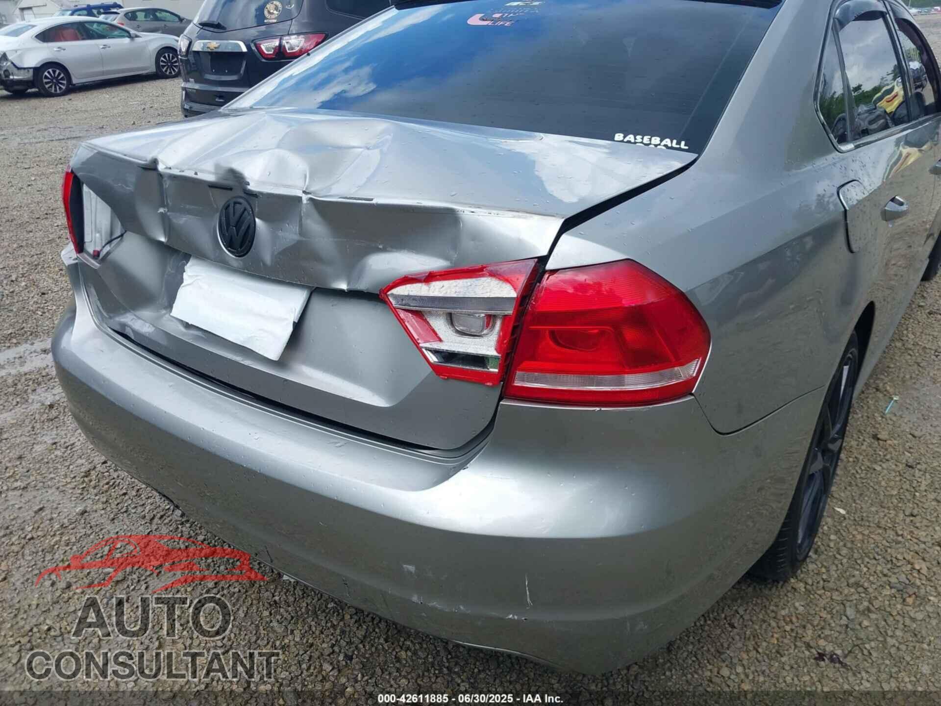 VOLKSWAGEN PASSAT 2012 - 1VWBP7A38CC104743