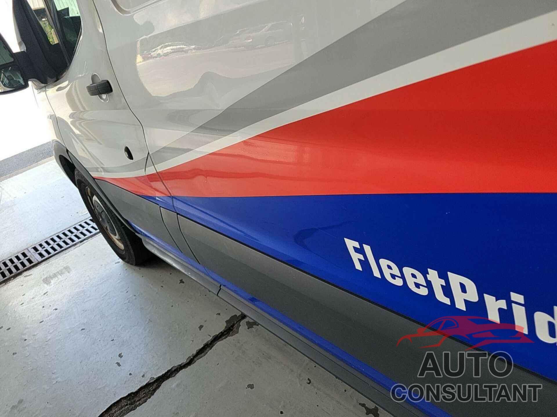FORD TRANSIT 2018 - 1FTYE1CM0JKA08176