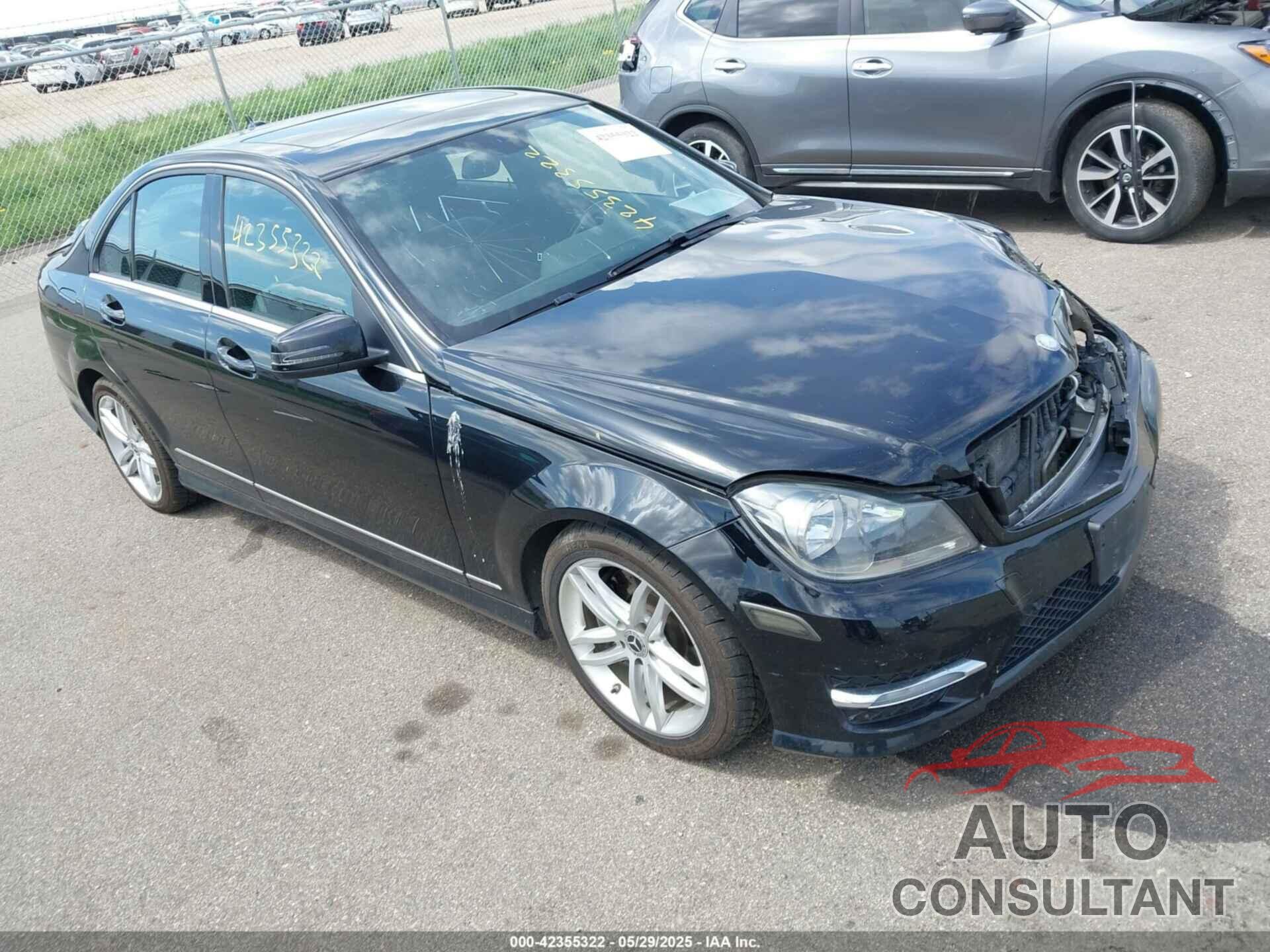MERCEDES-BENZ C 300 2014 - WDDGF8ABXER313044