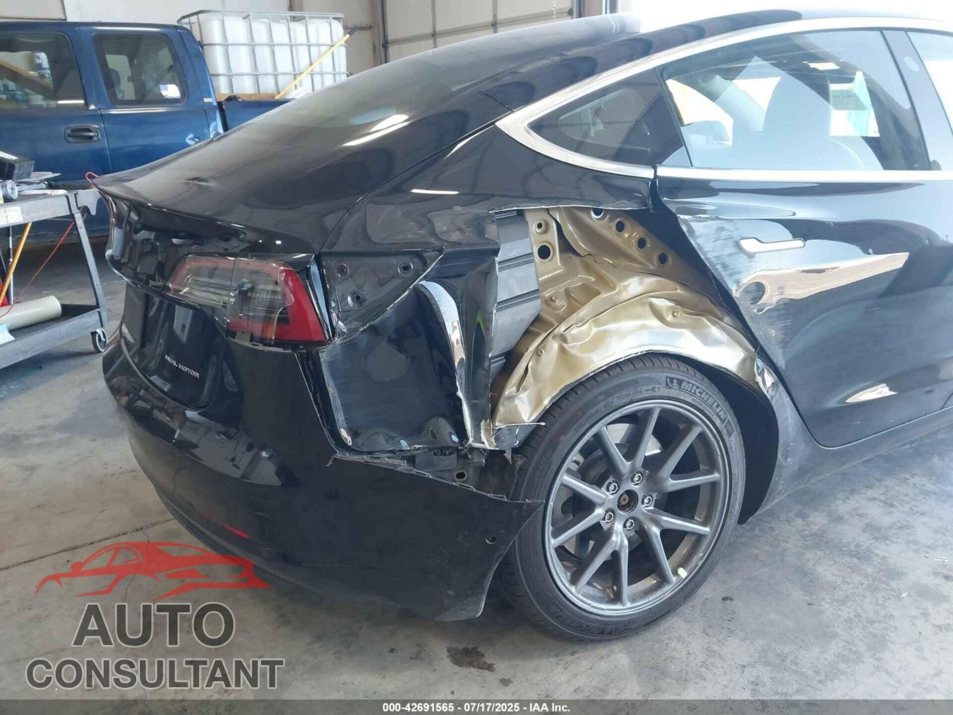 TESLA MODEL 3 2019 - 5YJ3E1EB3KF451569