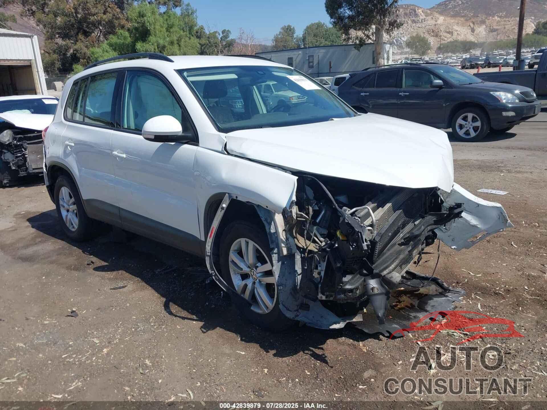 VOLKSWAGEN TIGUAN 2017 - WVGAV7AX4HK023738
