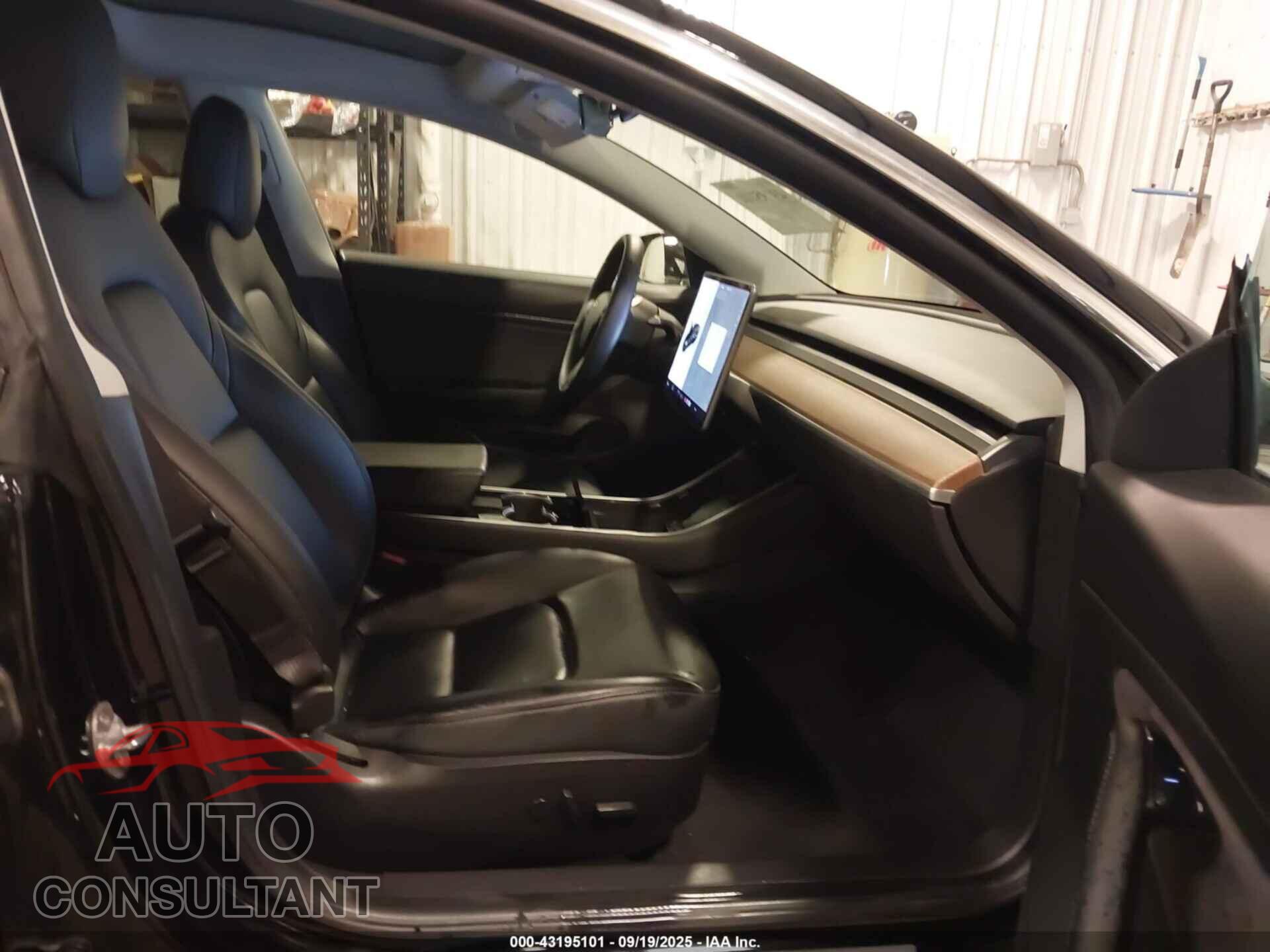 TESLA MODEL 3 2019 - 5YJ3E1EB8KF432452