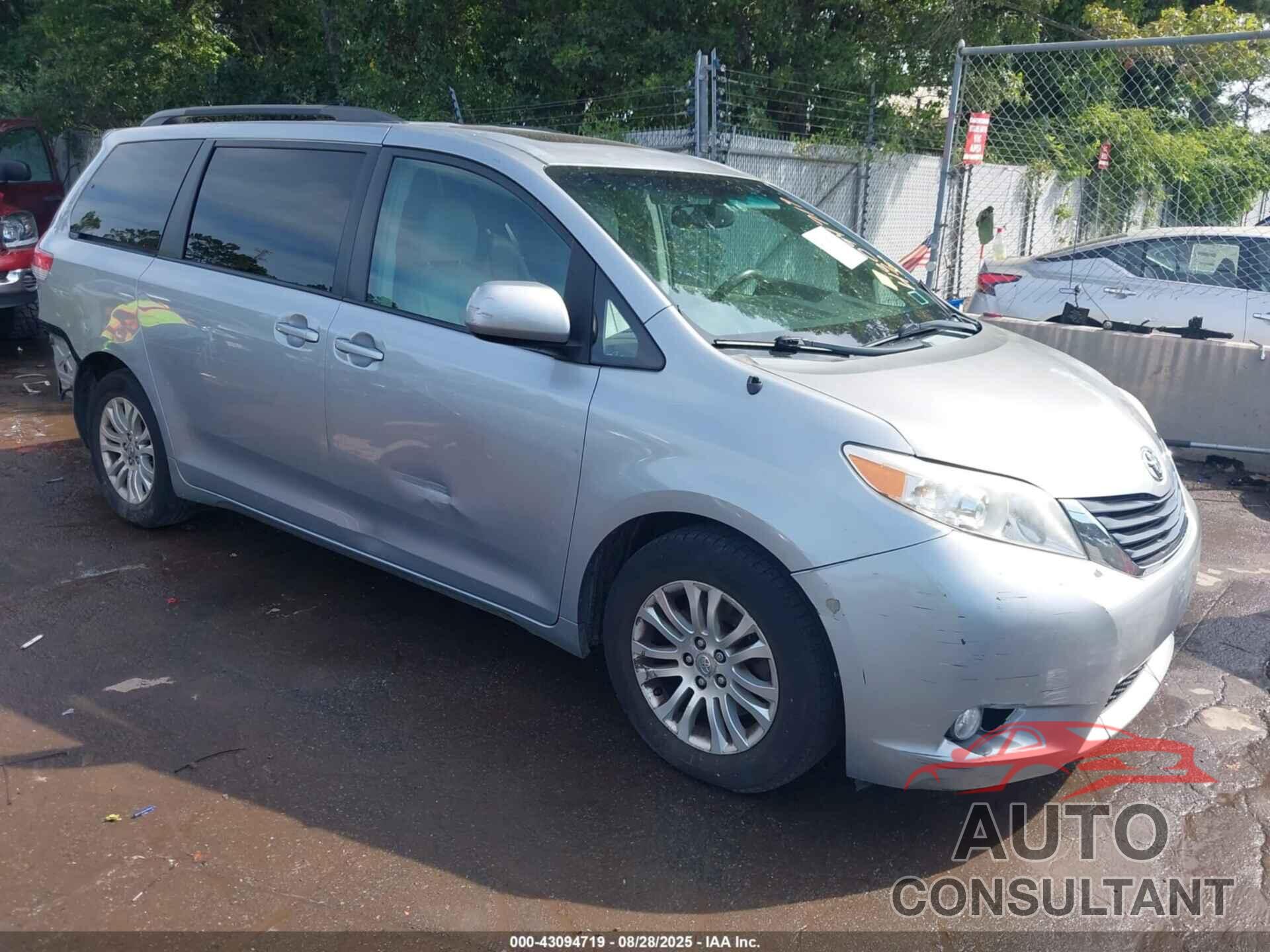 TOYOTA SIENNA 2011 - 5TDYK3DC3BS128851