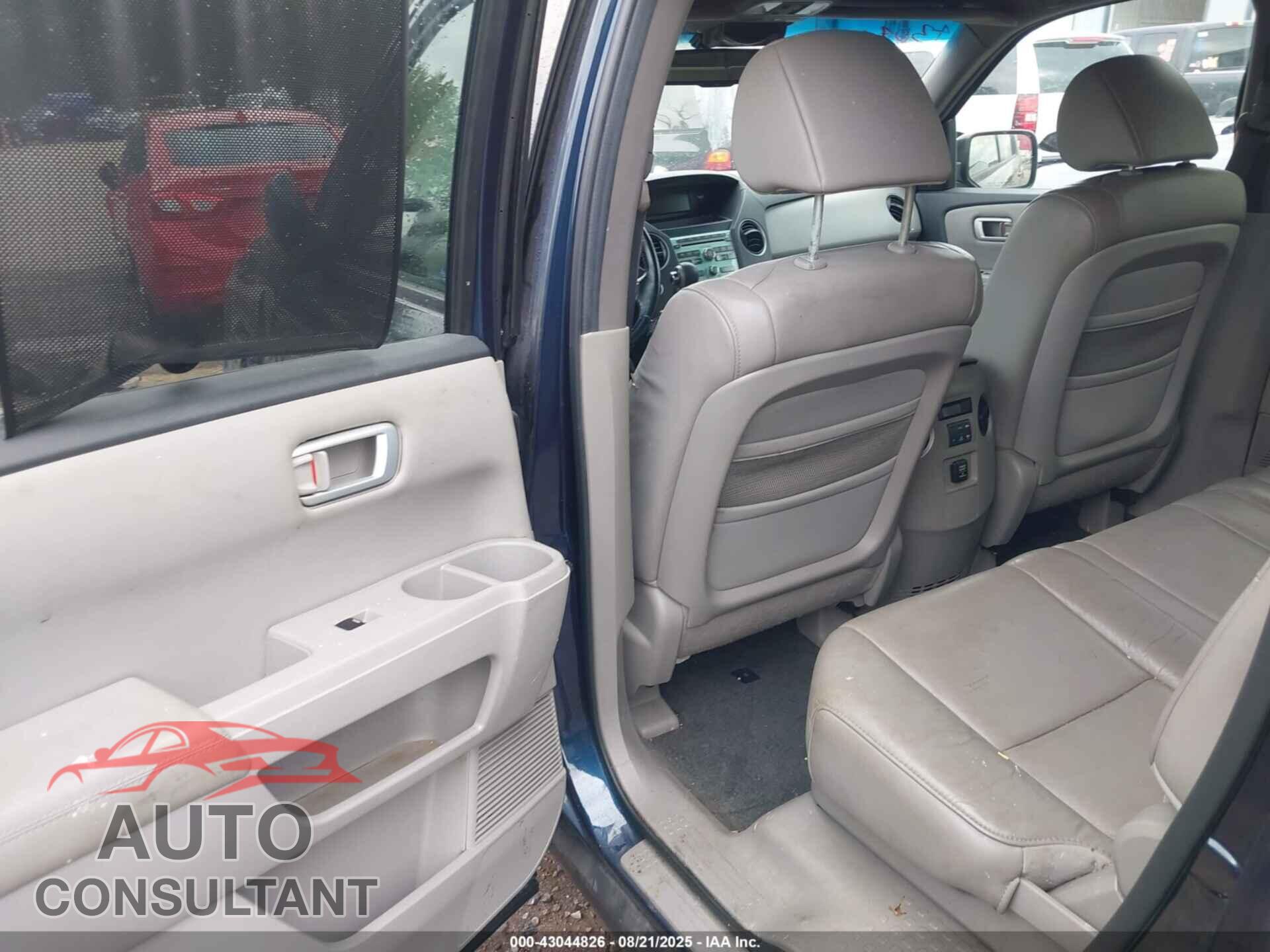 HONDA PILOT 2011 - 5FNYF4H56BB100729