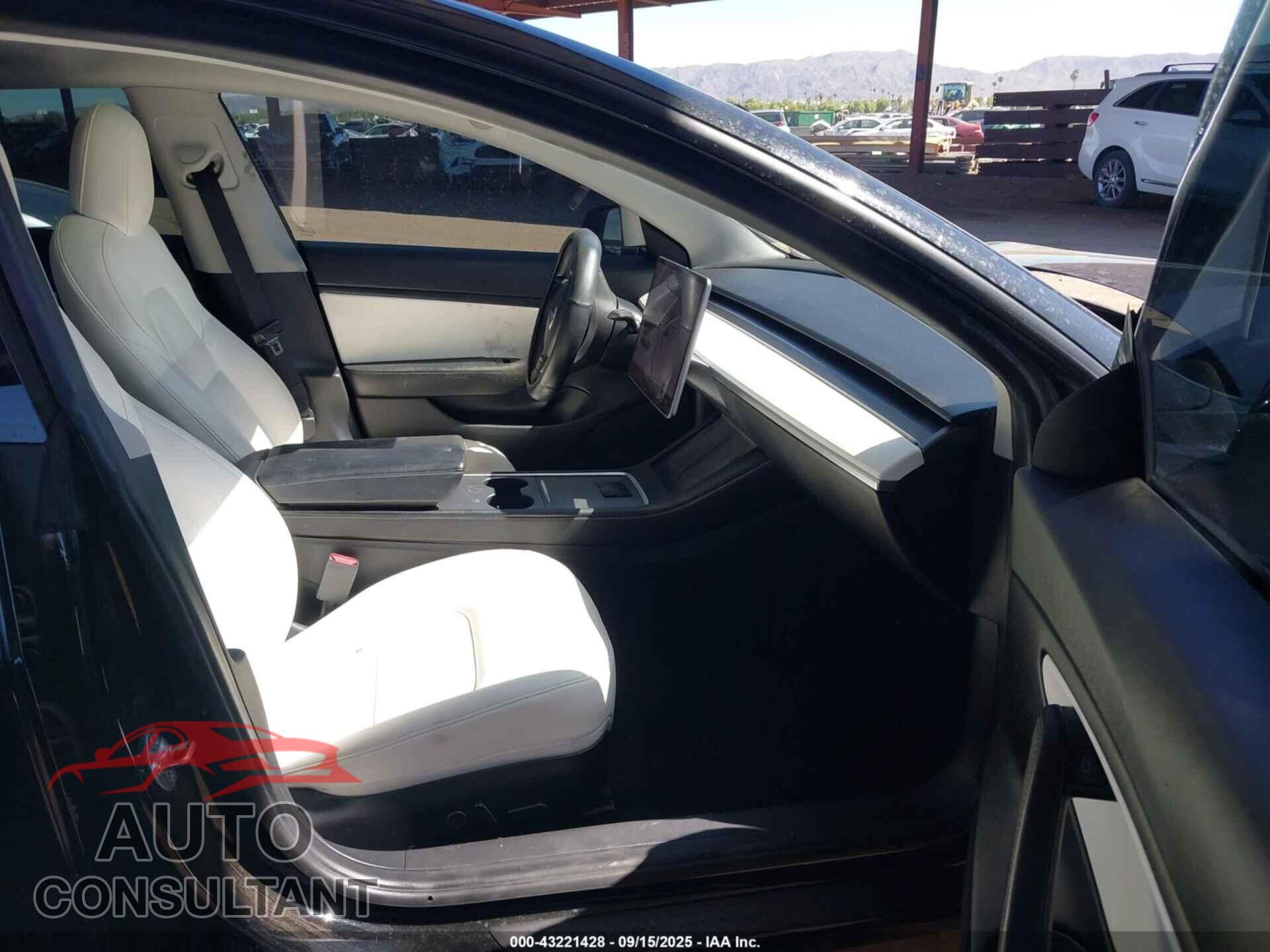 TESLA MODEL 3 2021 - 5YJ3E1EB8MF868639
