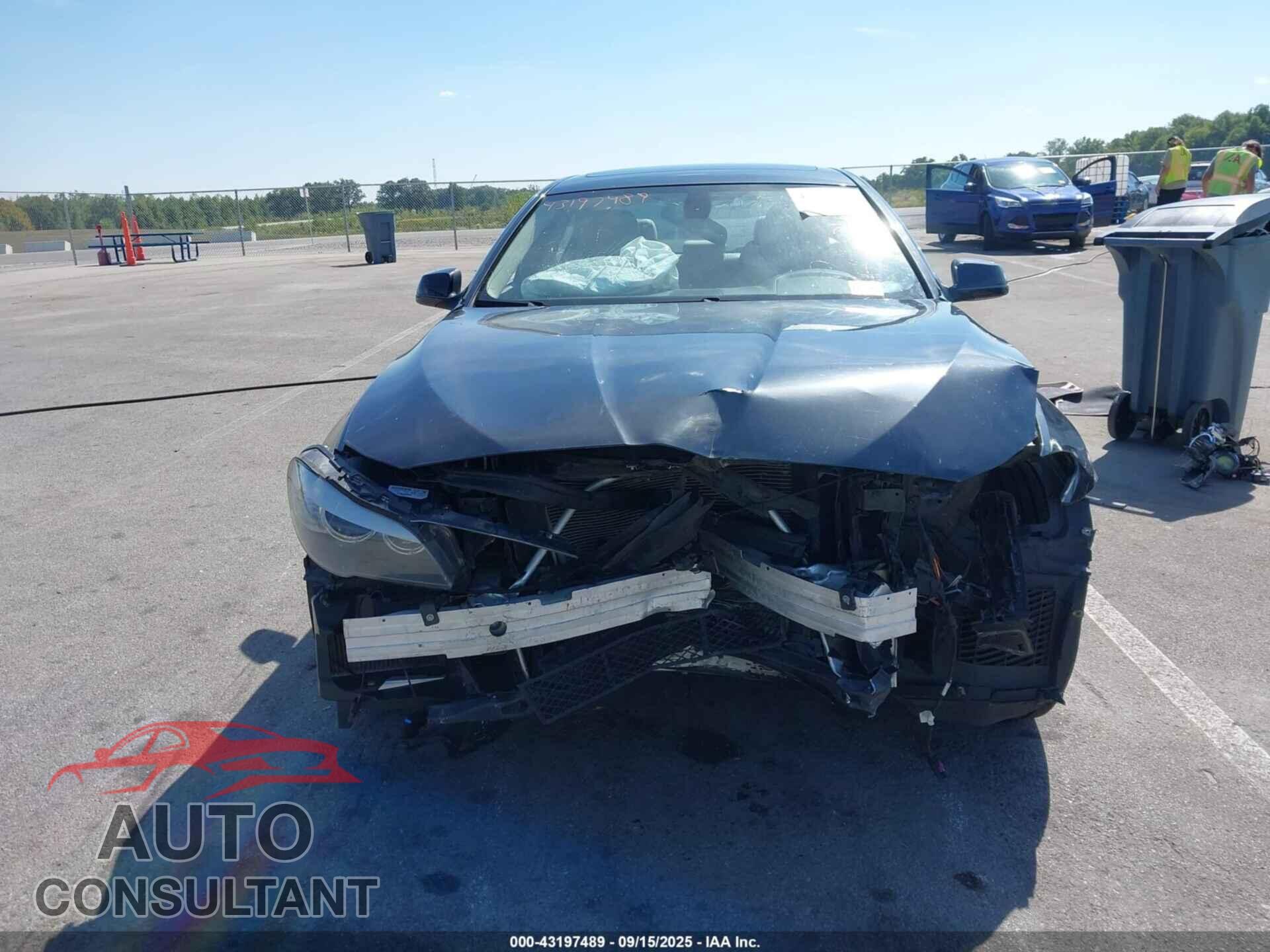 BMW 528I 2012 - WBAXH5C59CDW04782