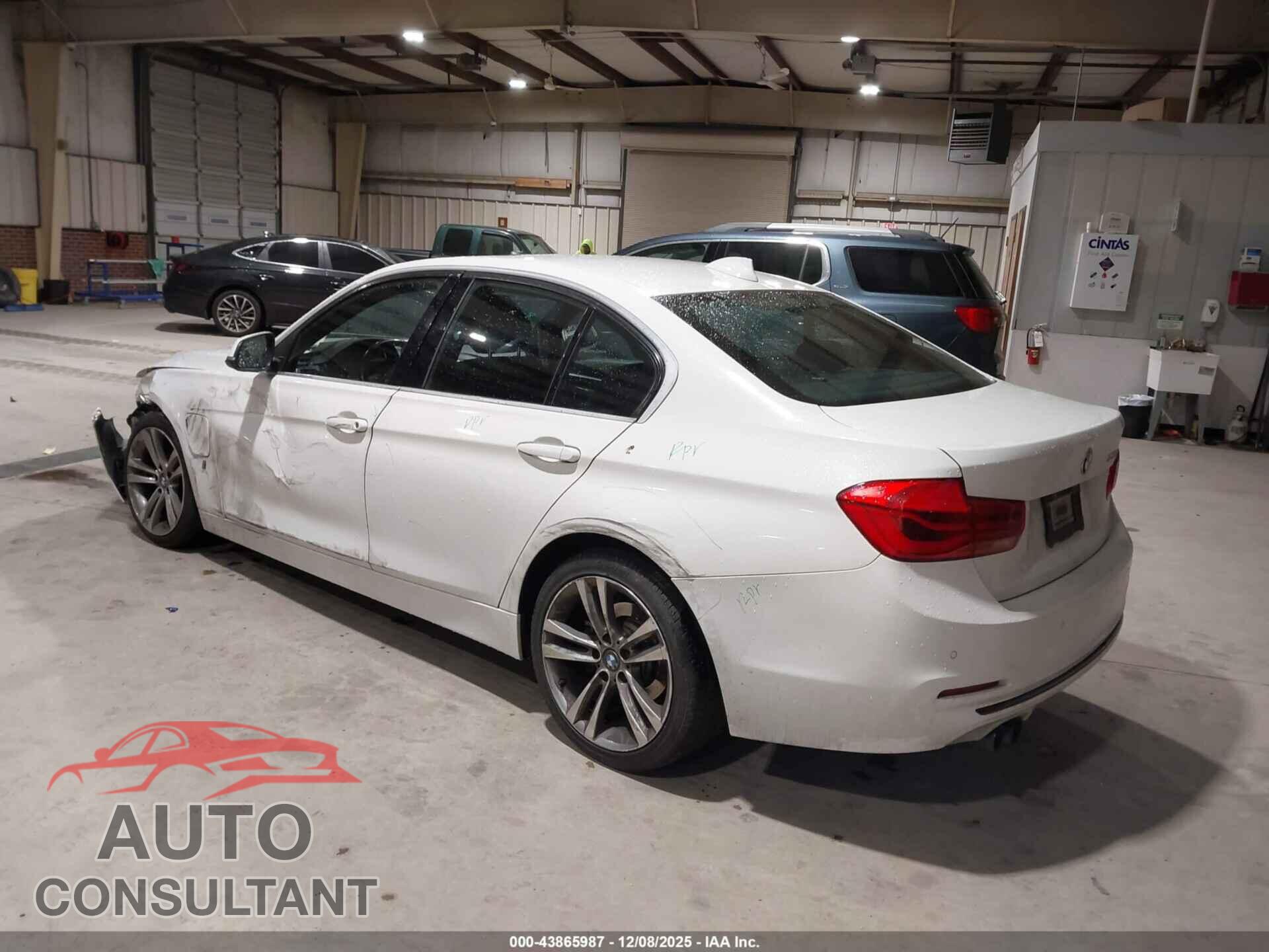 BMW 330E 2017 - WBA8E1C36HA158815