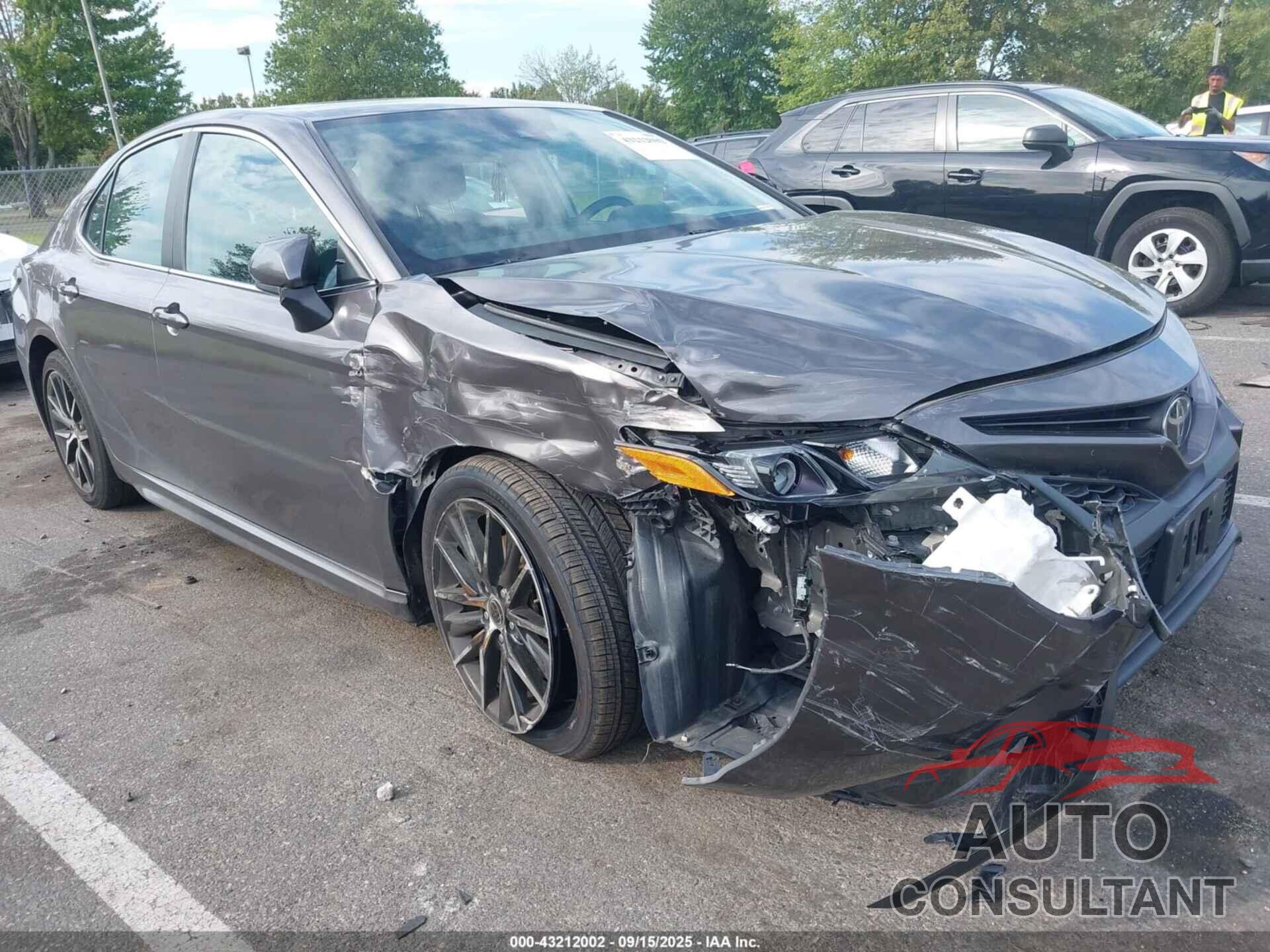 TOYOTA CAMRY 2021 - 4T1G11AK5MU453574
