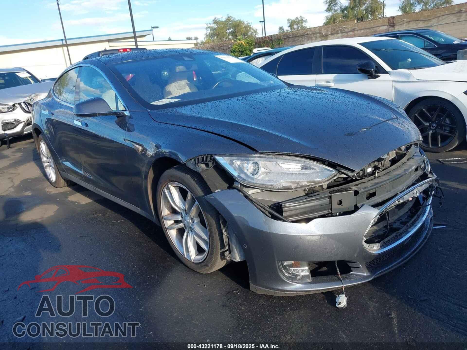 TESLA MODEL S 2016 - 5YJSA1E18GF123909