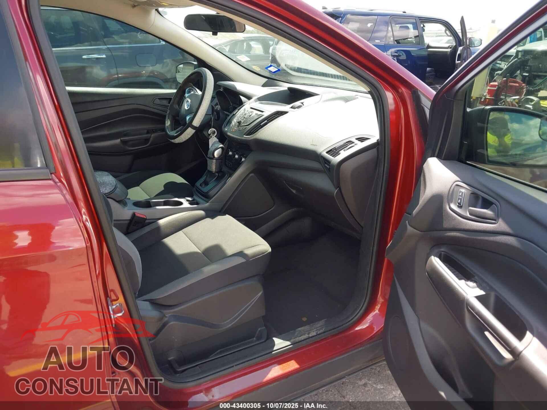 FORD ESCAPE 2015 - 1FMCU0F77FUC04118