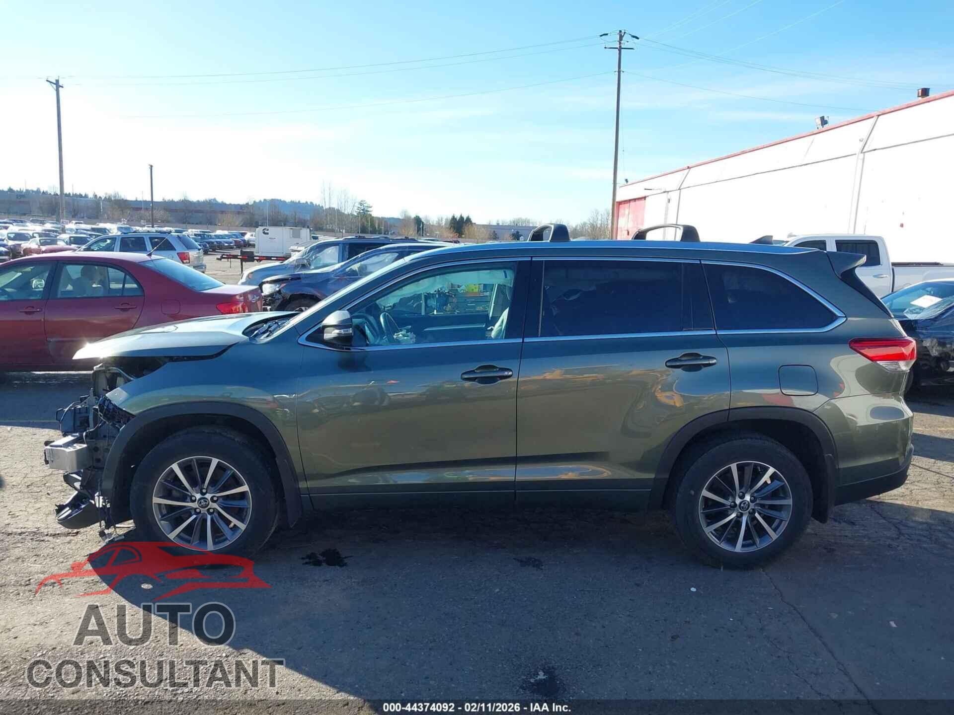 TOYOTA HIGHLANDER 2018 - 5TDJZRFH3JS875910