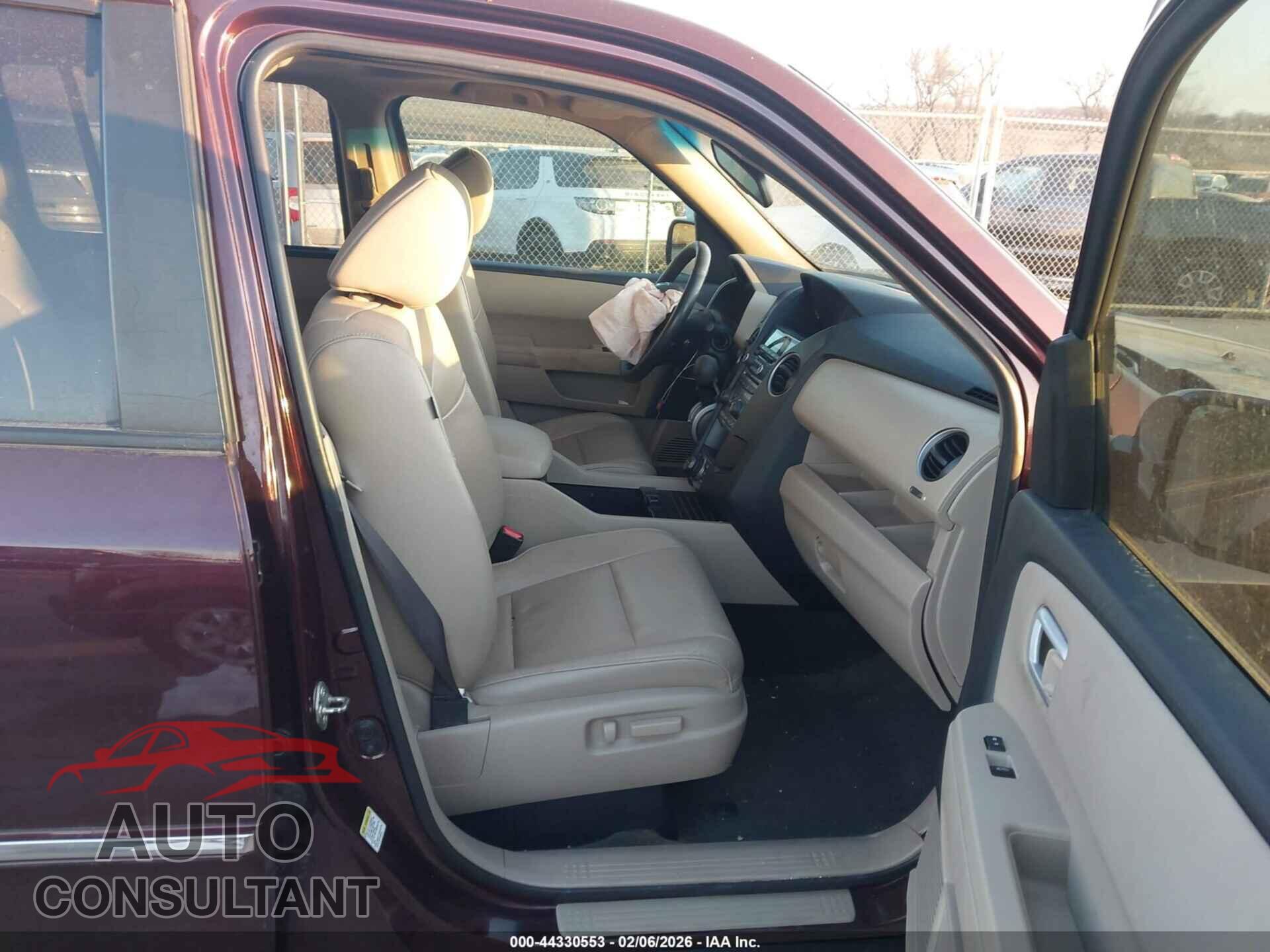 HONDA PILOT 2015 - 5FNYF4H90FB007763