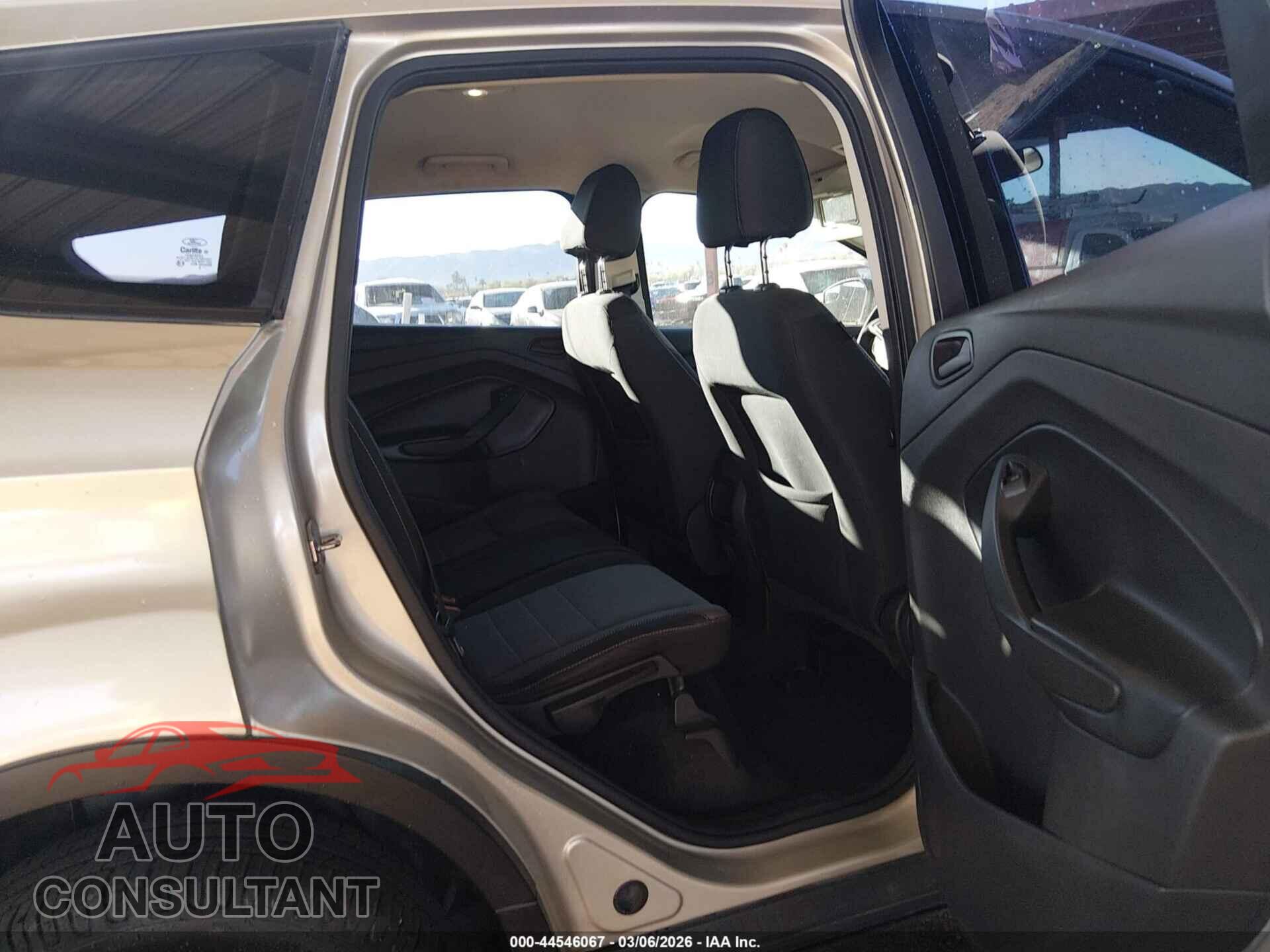 FORD ESCAPE 2017 - 1FMCU0F73HUC80387
